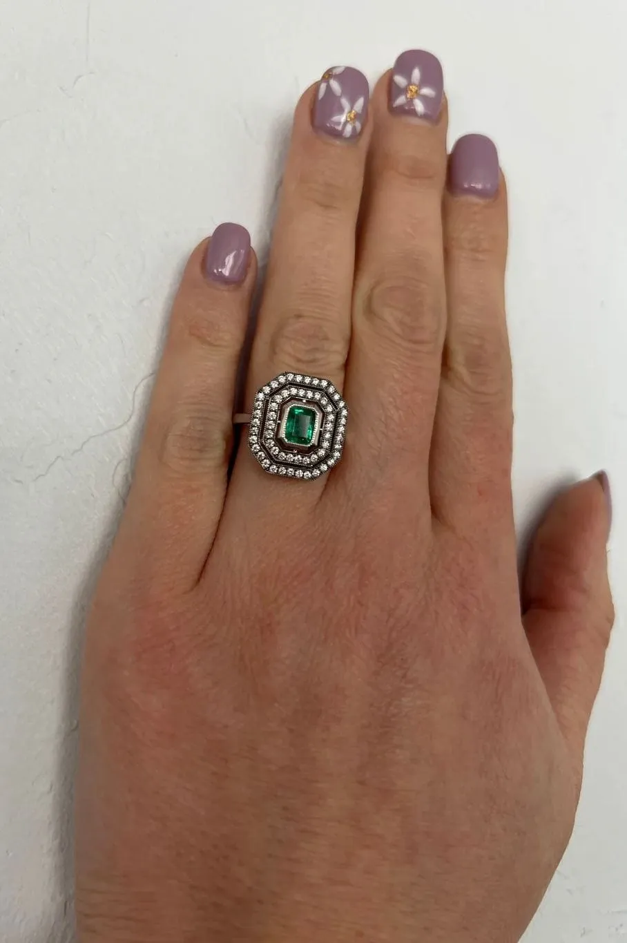 Bague ancienne en diamant et émeraude sold by 58 Facettes product image thumbnail 3