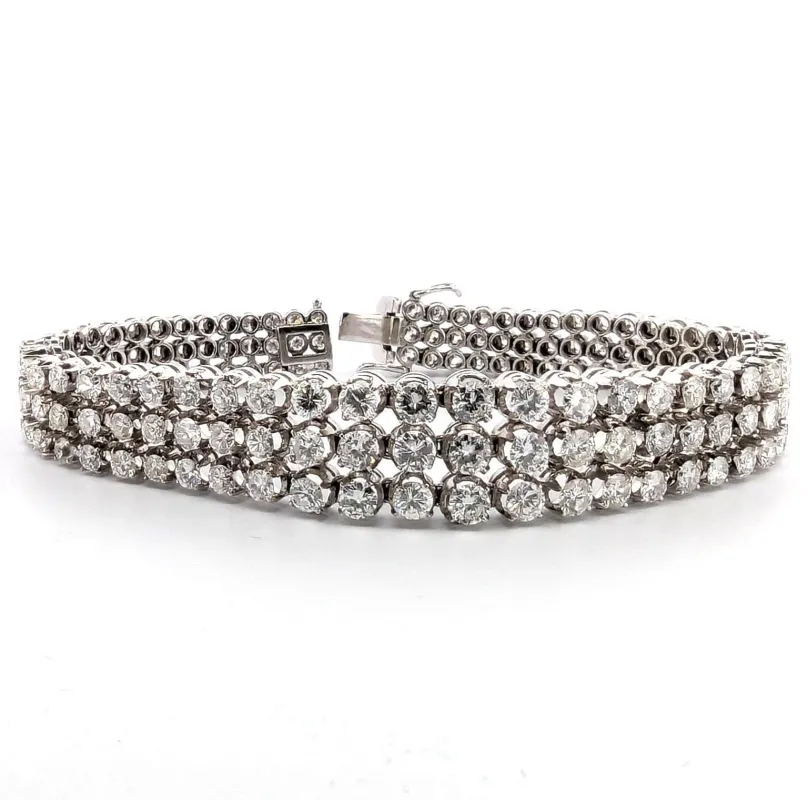 Magnifique bracelet en or massif 18 carats avec diamants sold by 58 Facettes