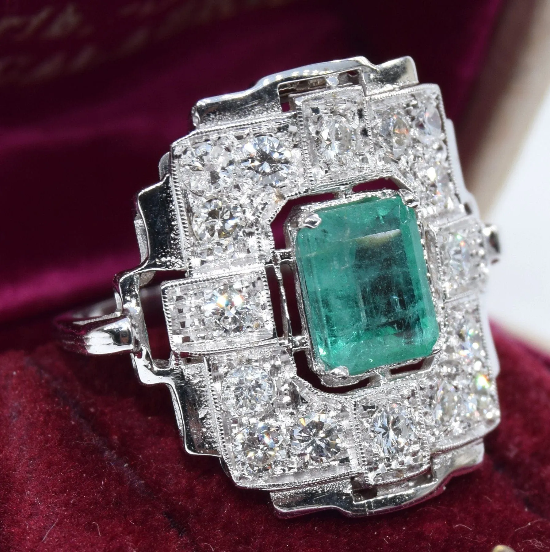 Bague Art Déco or émeraude diamants sold by 58 Facettes product image thumbnail 4