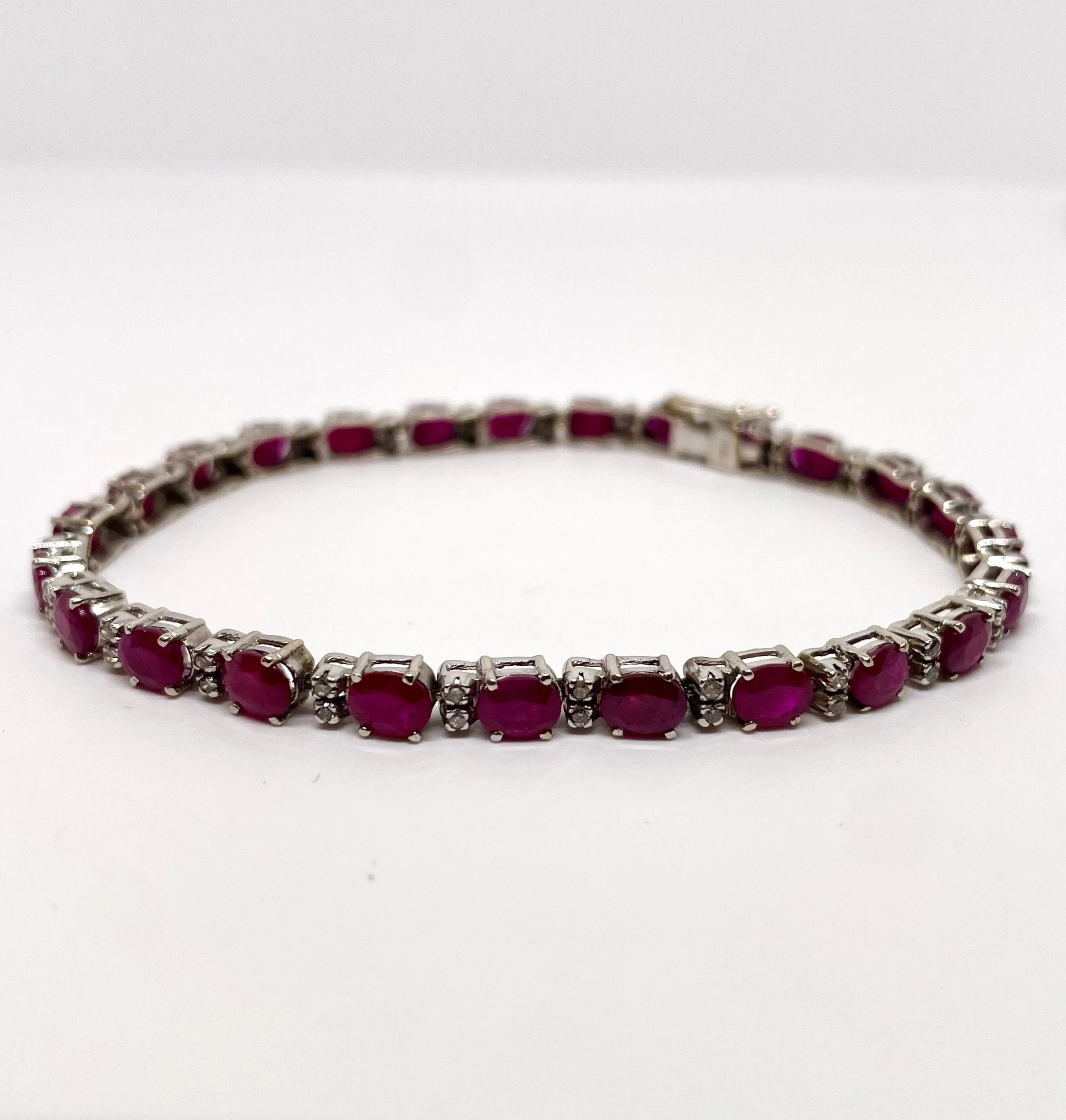 Bracelet tennis or blanc rubis et diamants sold by 58 Facettes product image thumbnail 2