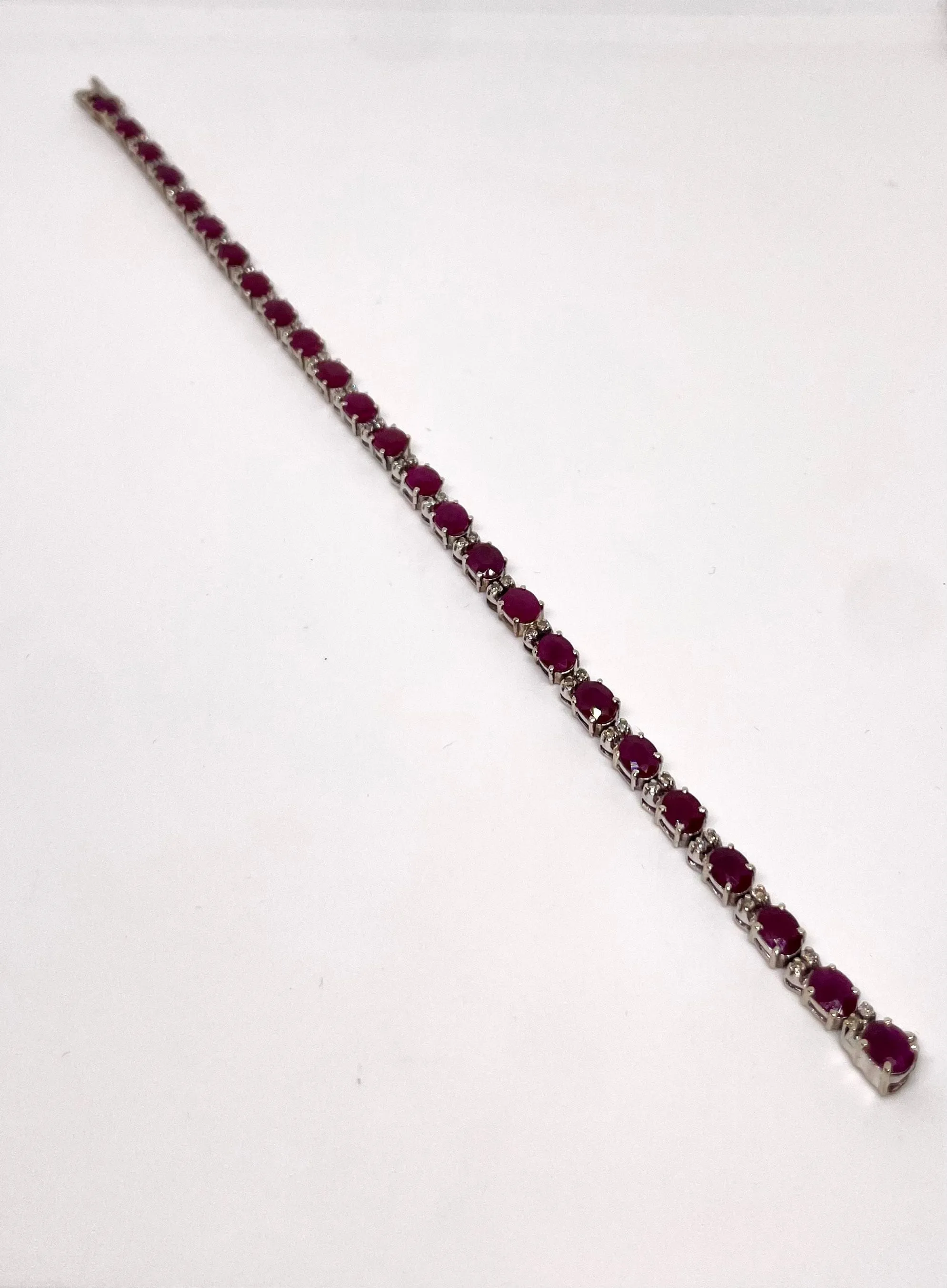 Bracelet tennis or blanc rubis et diamants sold by 58 Facettes product image thumbnail 3