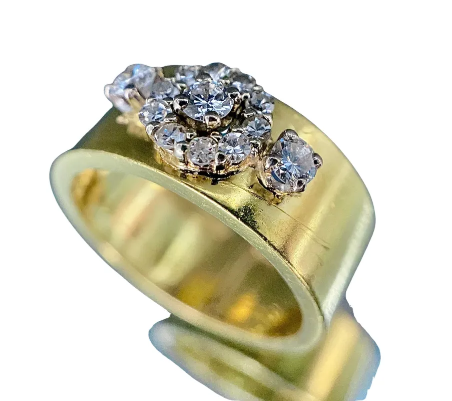 Bague bandeau en or jaune diamants sold by 58 Facettes