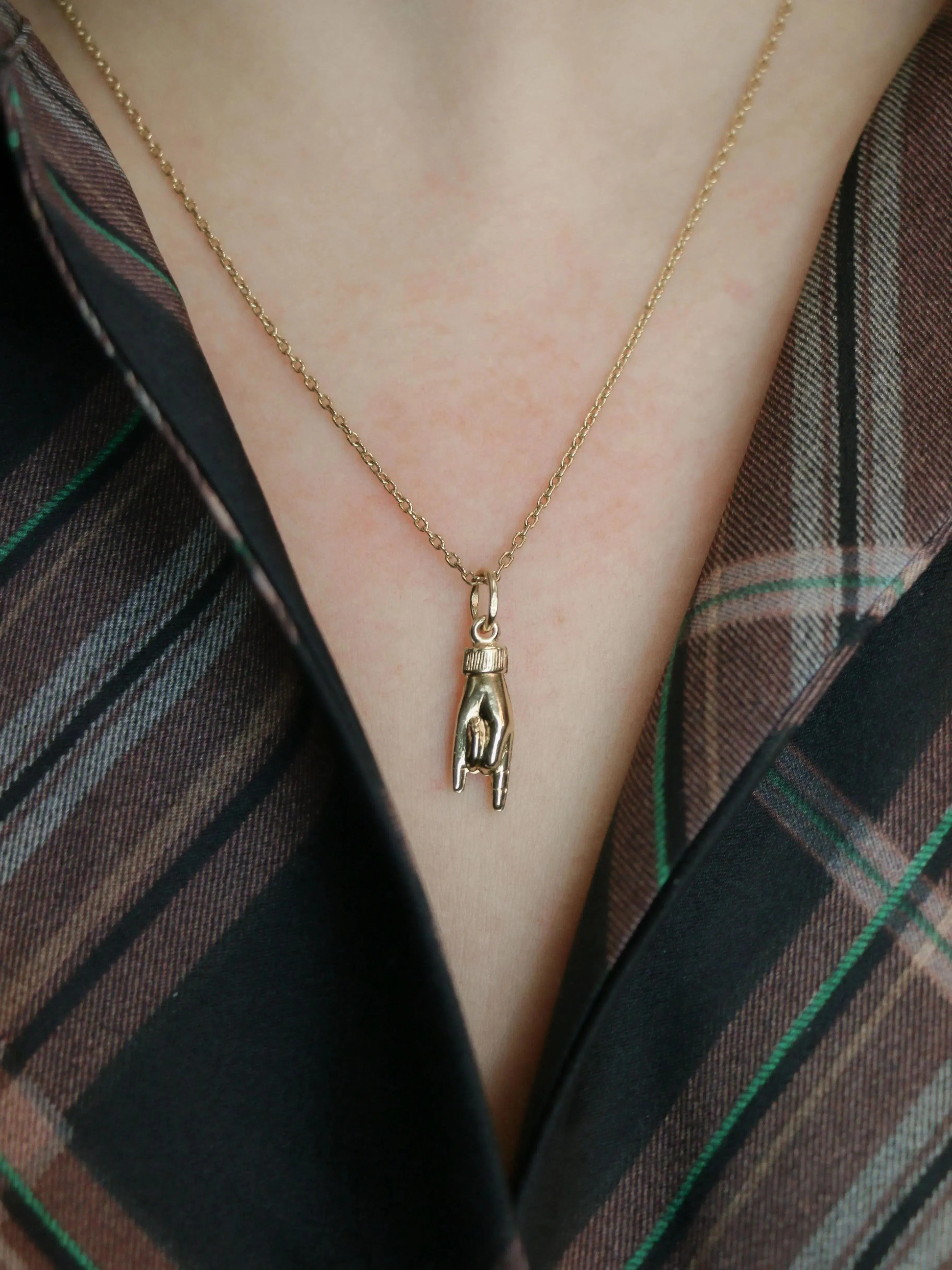 Pendentif Charms main signe des cornes or jaune sold by 58 Facettes product image thumbnail 2