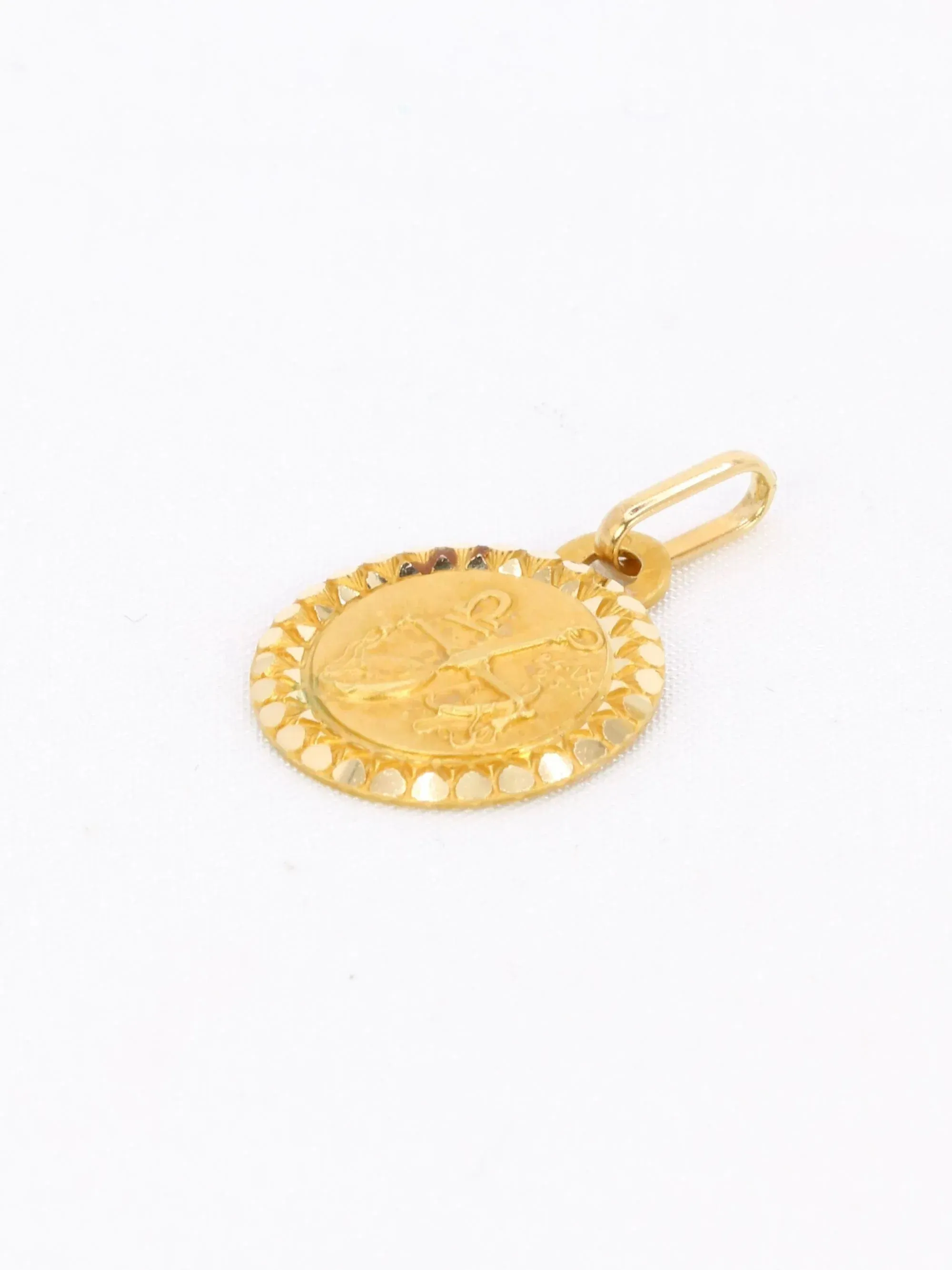 PERROUD Pendentif vintage signe du zodiaque Balance or jaune sold by 58 Facettes product image thumbnail 3