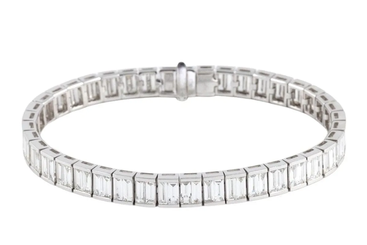 Bracelet ligne diamants baguette 8,37 carats sold by 58 Facettes