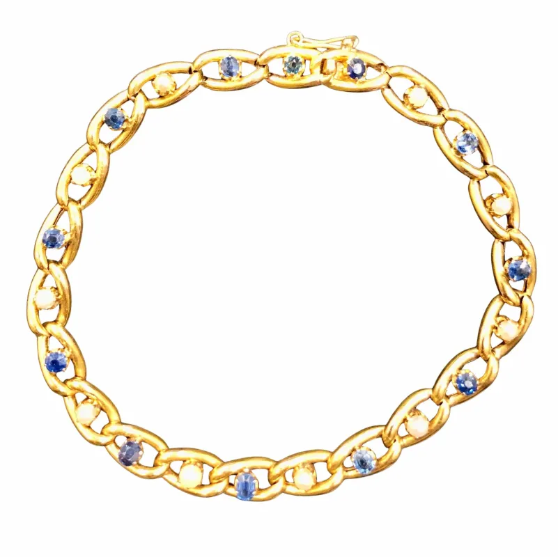 Bracelet ancien circa 1900, perles et saphirs, or jaune sold by 58 Facettes