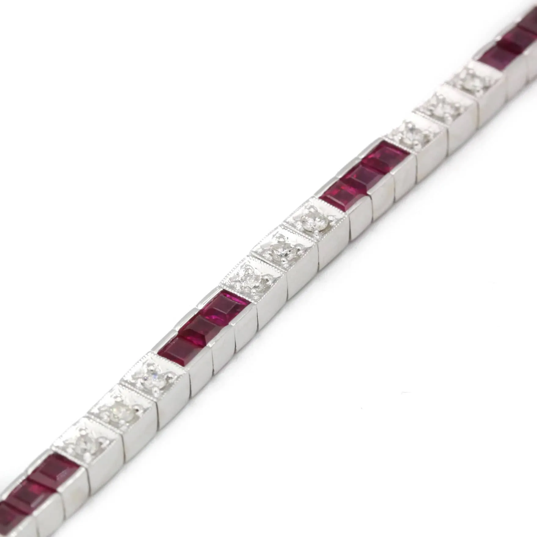 Bracelet en or blanc 750‰ avec diamants et rubis sold by 58 Facettes product image thumbnail 4