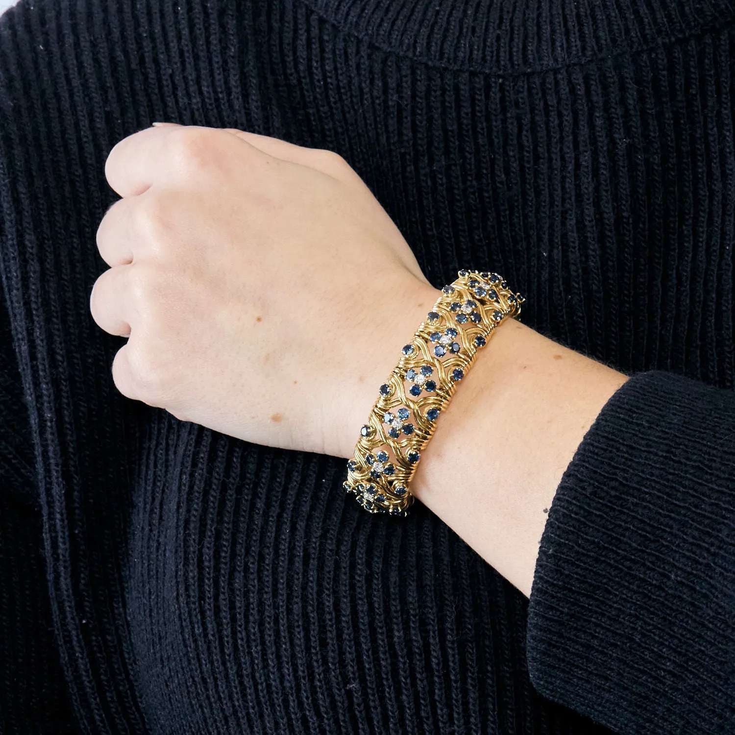 Bracelet souple or jaune, saphirs et diamants sold by 58 Facettes product image thumbnail 2