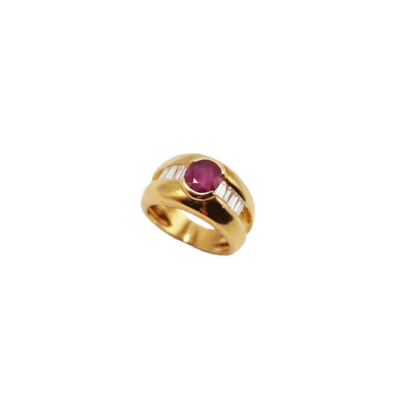 Bague en or jaune avec rubis et diamants sold by 58 Facettes