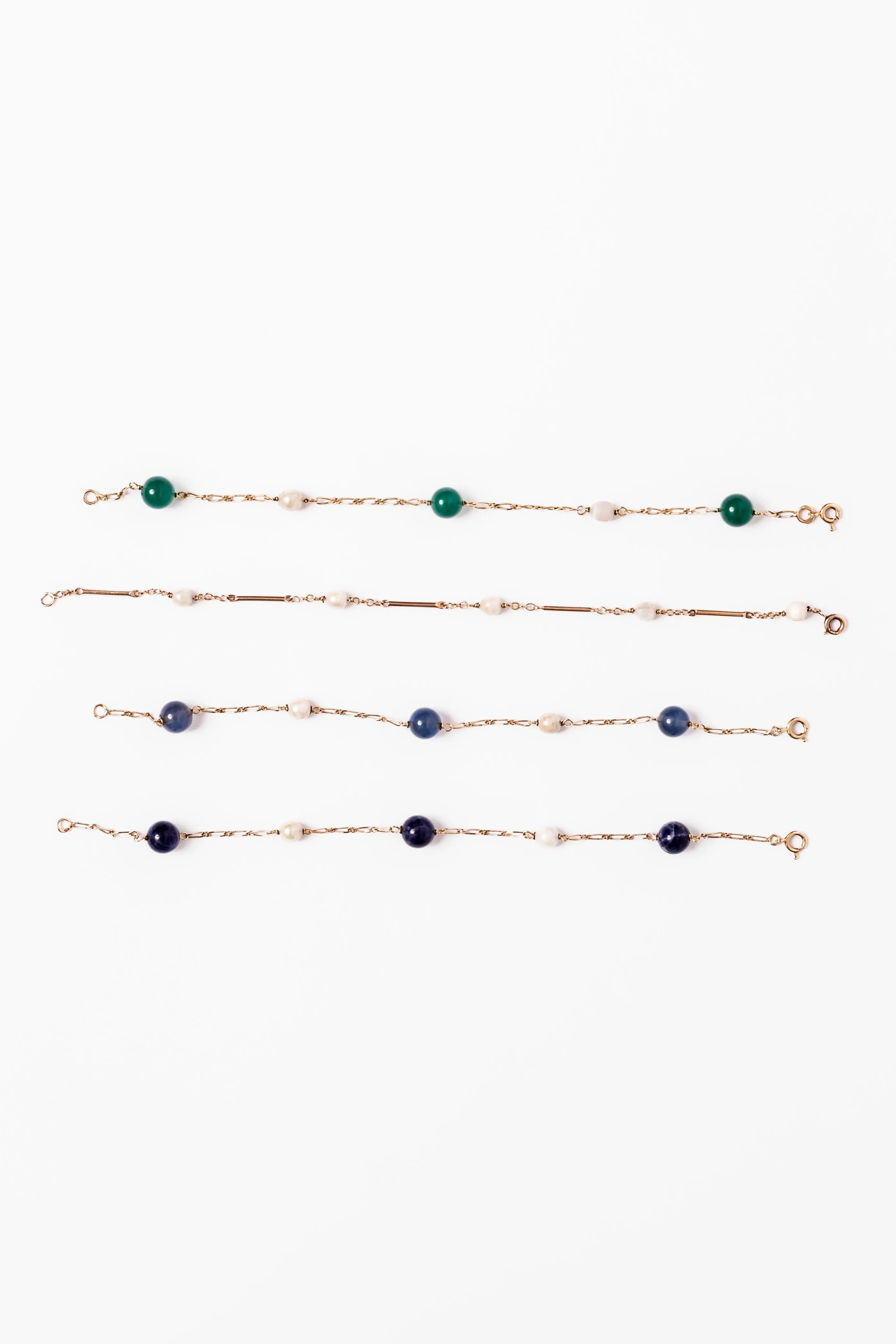 Lot de quatre bracelets en or jaune et perles sold by 58 Facettes product image thumbnail 3