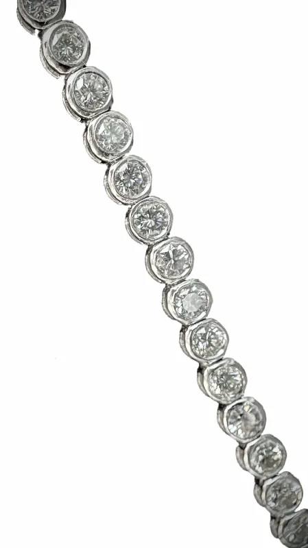 Bracelet rivière or blanc serti de 54 brillants de 0,10 carat chacun sold by 58 Facettes