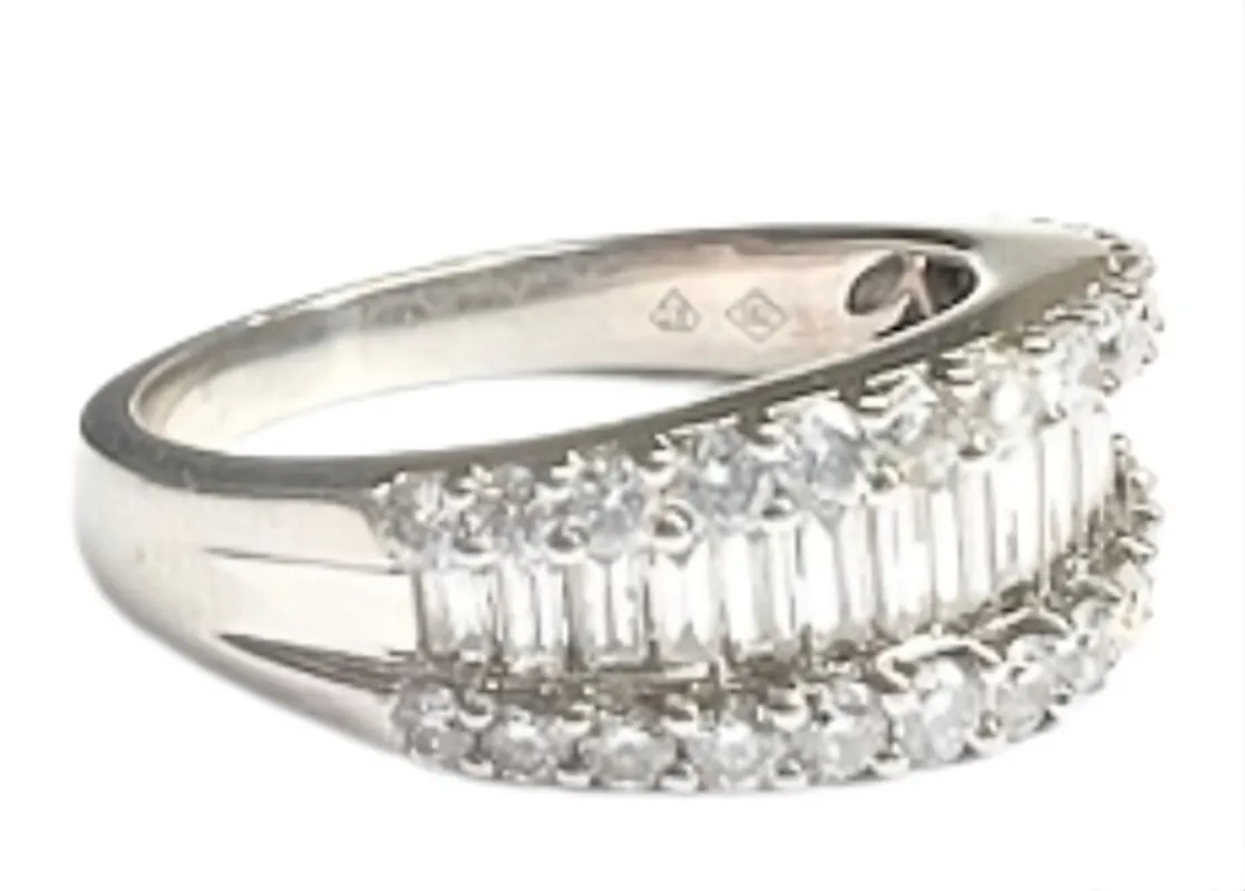 Bague de style contemporain en or blanc et diamants sold by 58 Facettes