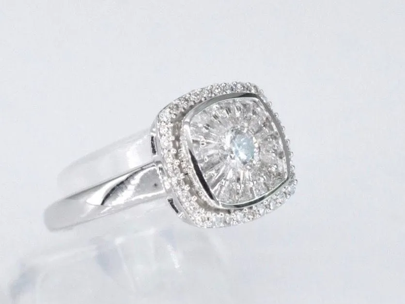 Bague entourage en or blanc avec diamants sold by 58 Facettes product image thumbnail 3