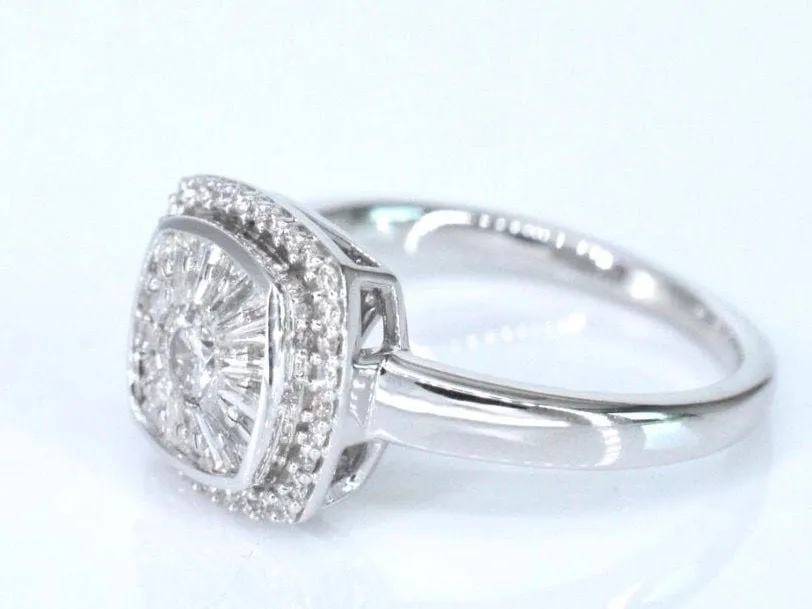Bague entourage en or blanc avec diamants sold by 58 Facettes product image thumbnail 5