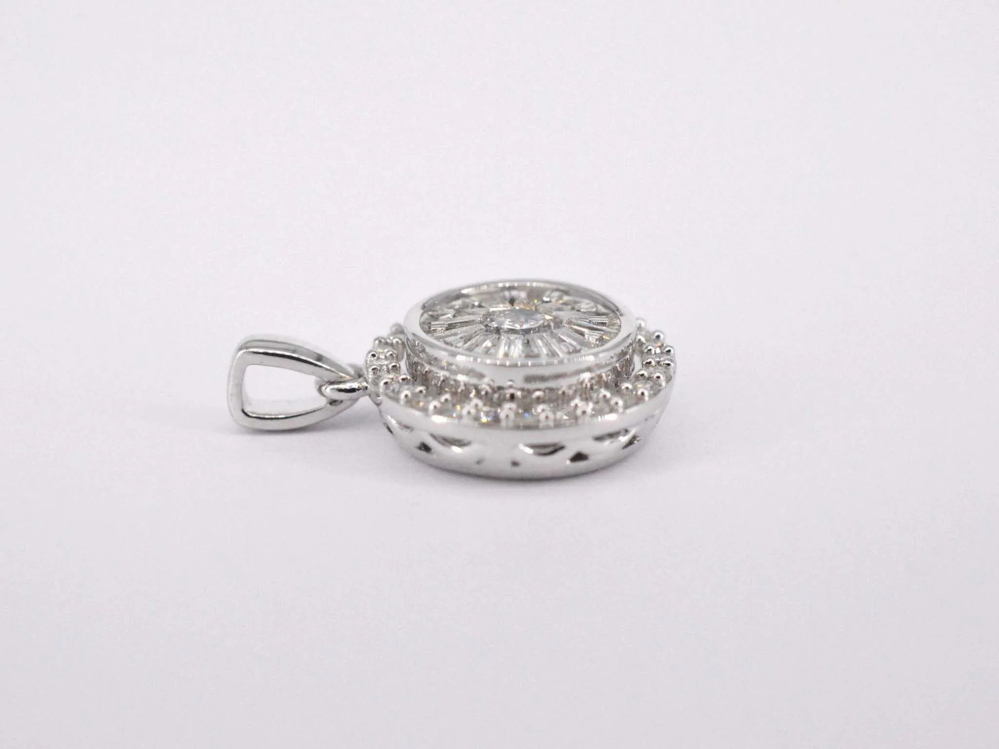Pendentif en or blanc avec diamants 0,75 carat sold by 58 Facettes product image thumbnail 3