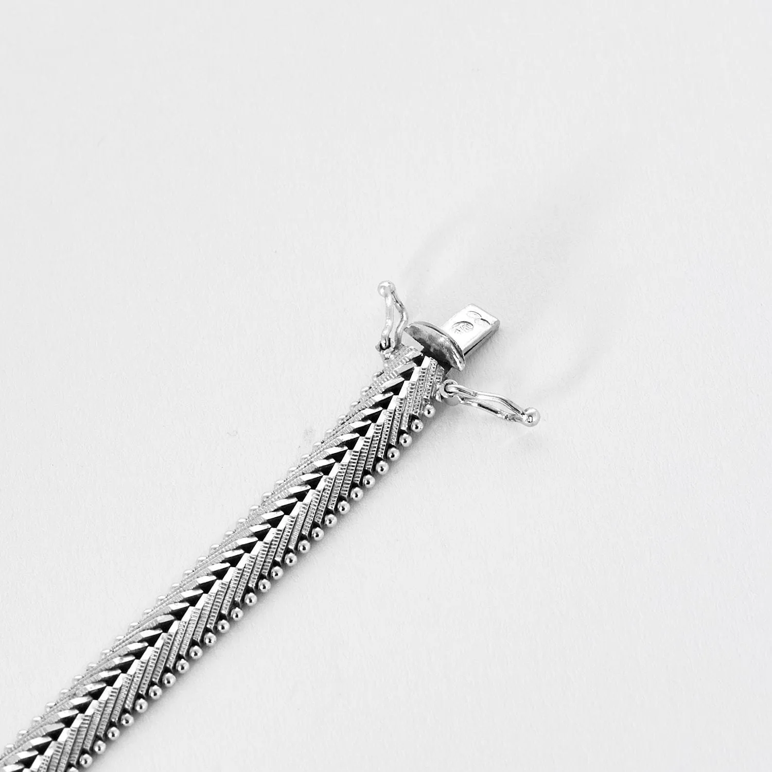 Bracelet années 60, or blanc et diamants sold by 58 Facettes product image thumbnail 4