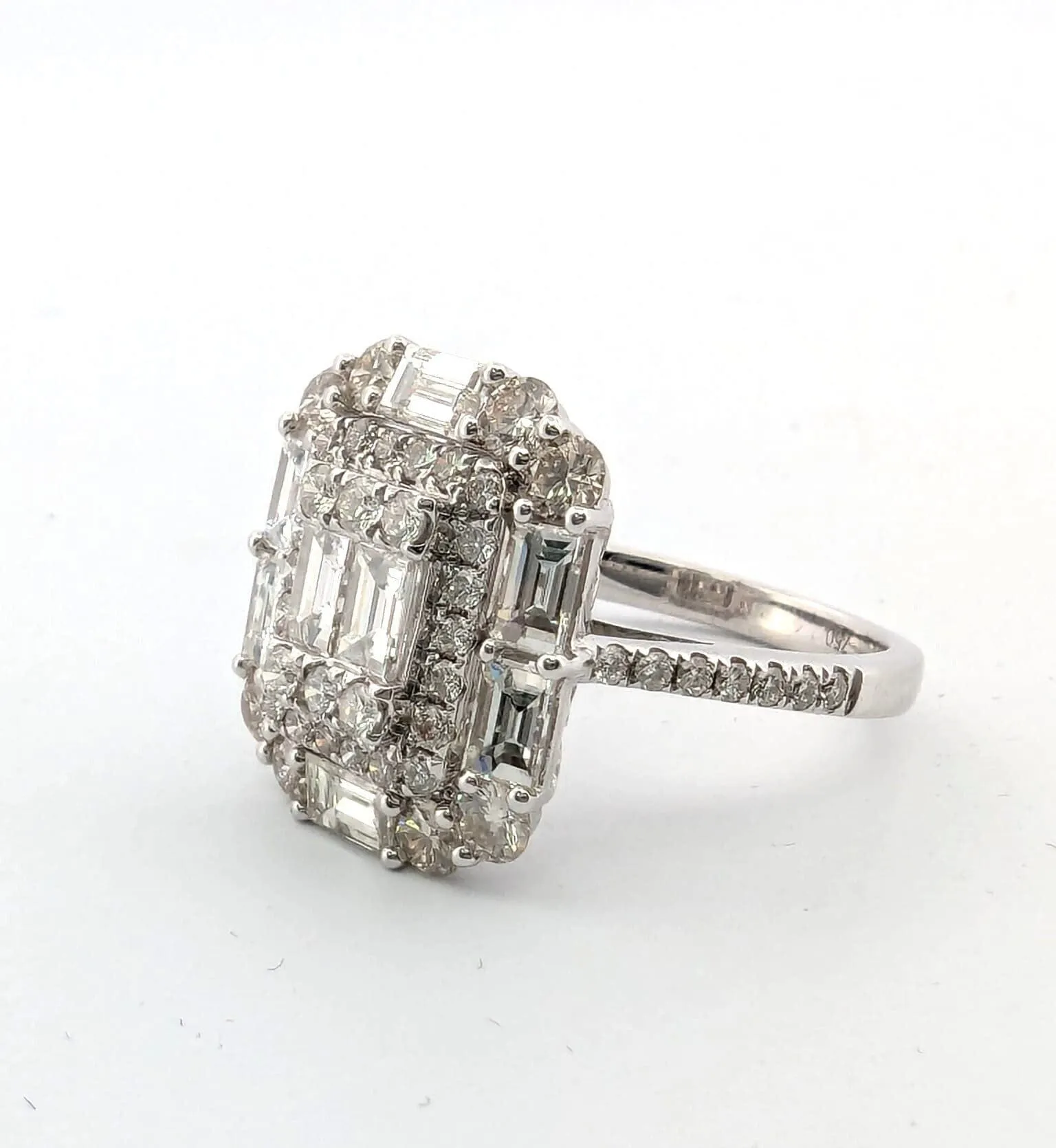 Bague en or blanc avec diamants baguette et brillants sold by 58 Facettes product image thumbnail 3