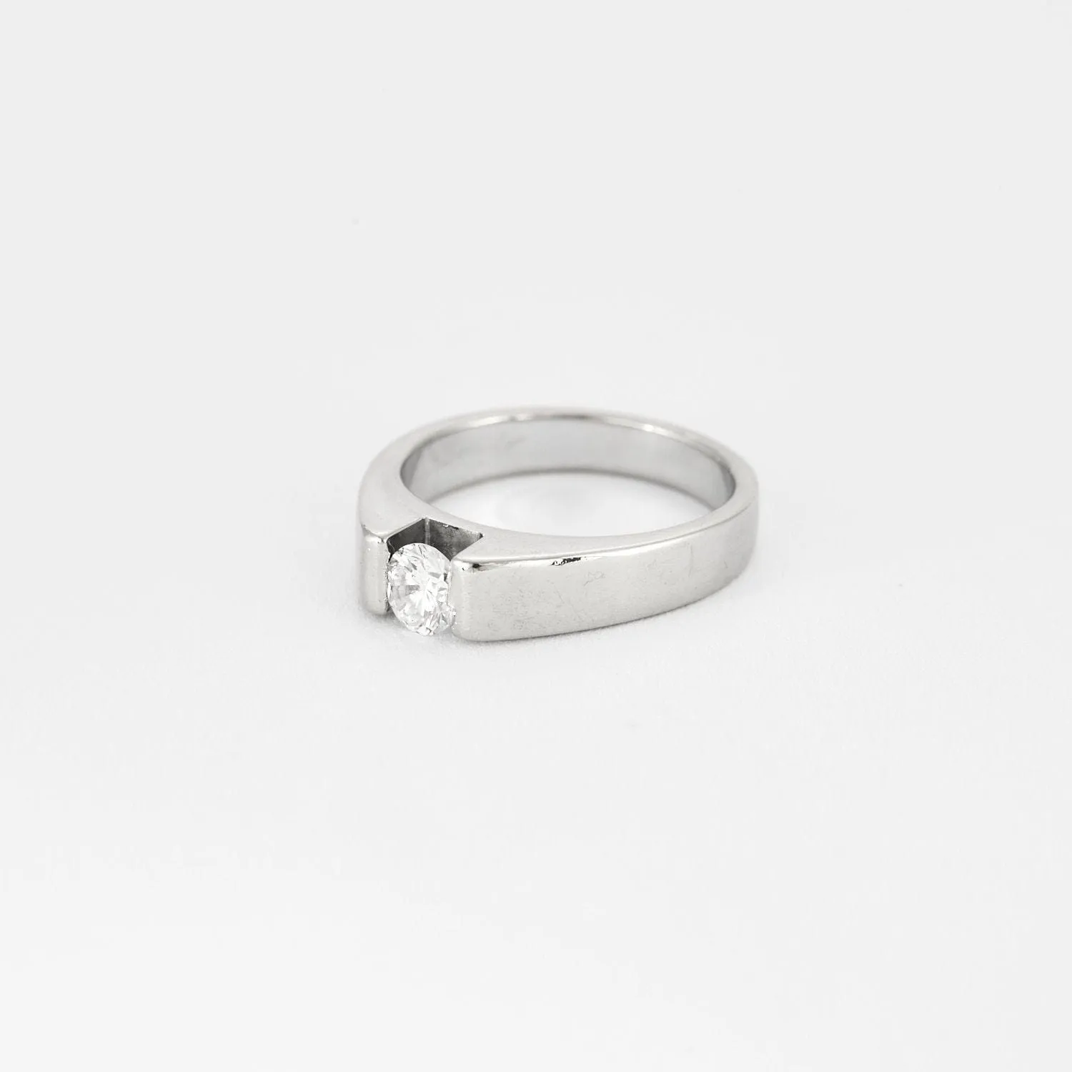 Bague Solitaire Style Chevalière Or Blanc Diamant sold by 58 Facettes product image thumbnail 3