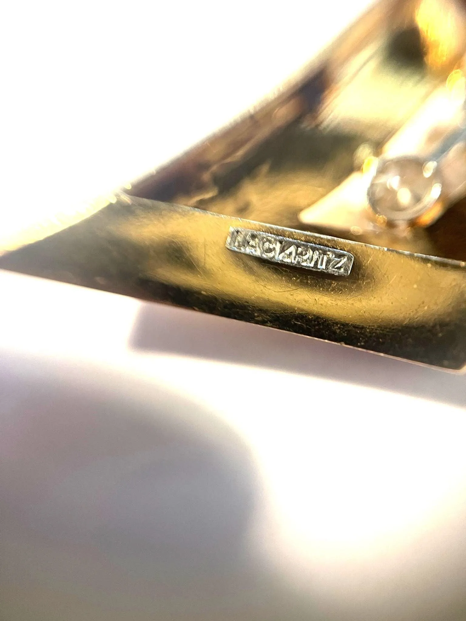 Rubis retro, broche ruban par Lackritz sold by 58 Facettes product image thumbnail 3