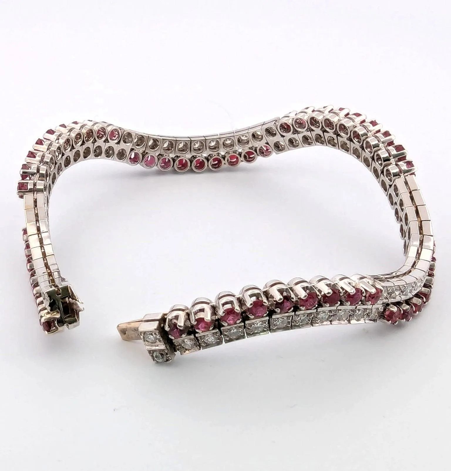Bracelet en or blanc avec diamants et rubis sold by 58 Facettes product image thumbnail 3