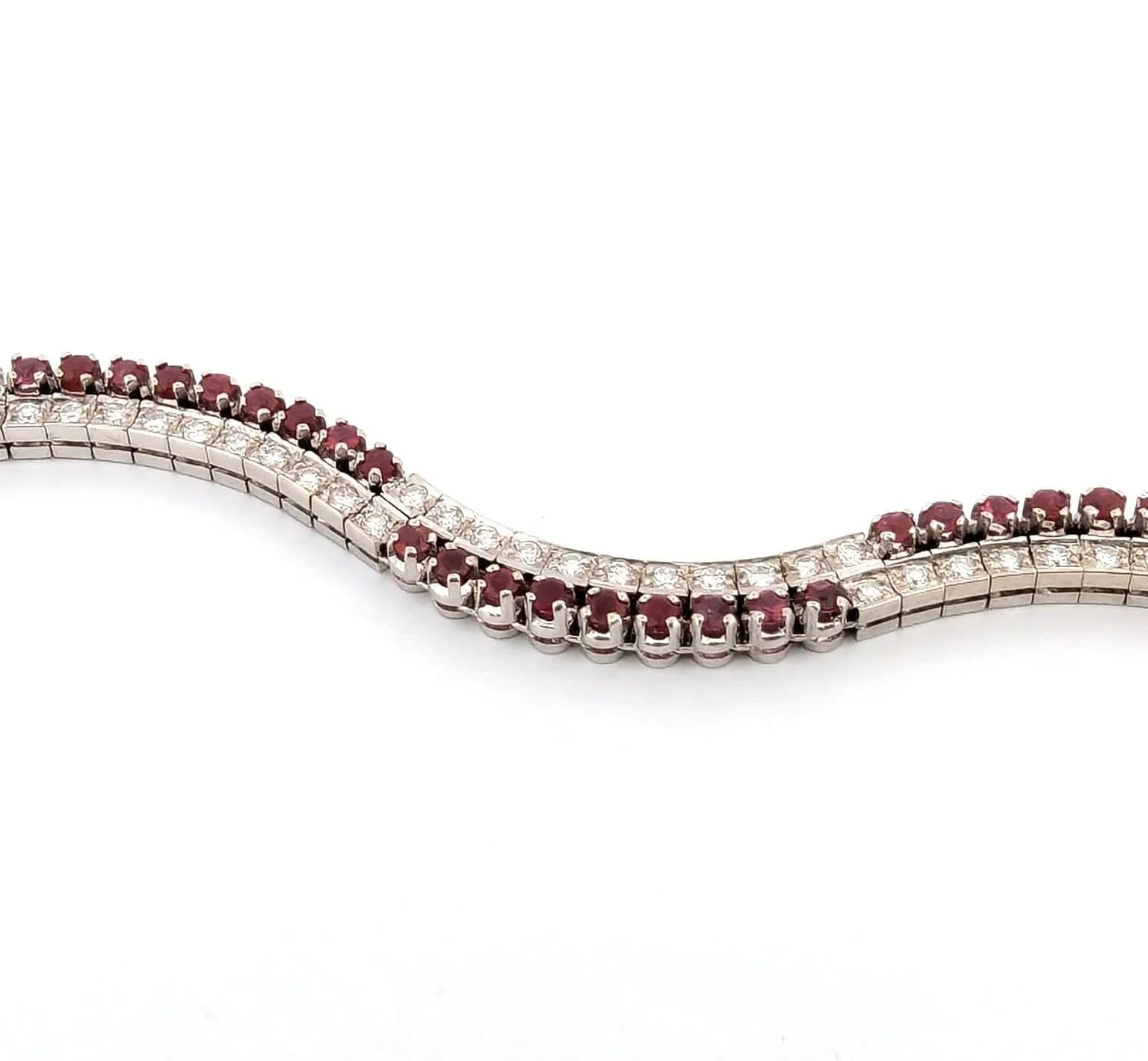 Bracelet en or blanc avec diamants et rubis sold by 58 Facettes product image thumbnail 2