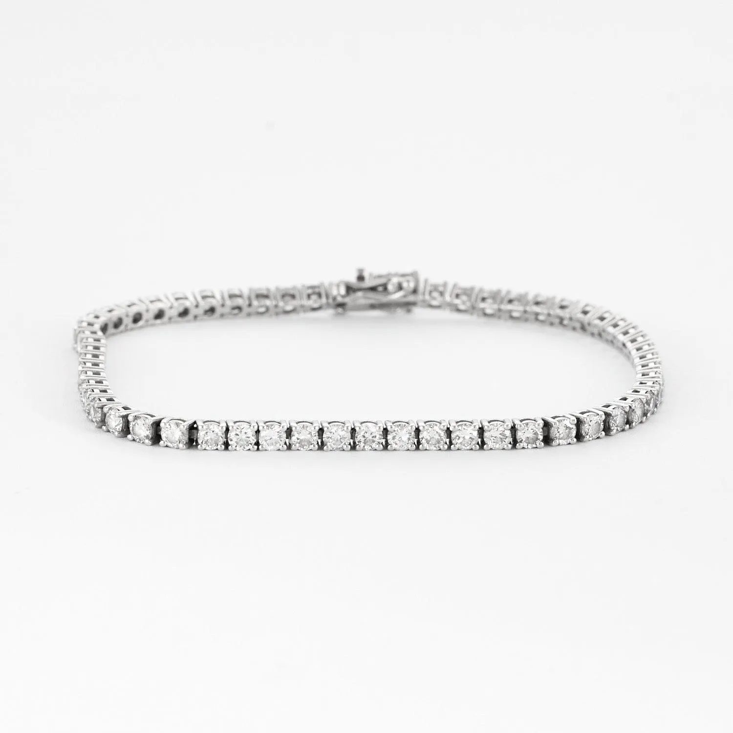 Bracelet tennis en or blanc et diamants sold by 58 Facettes