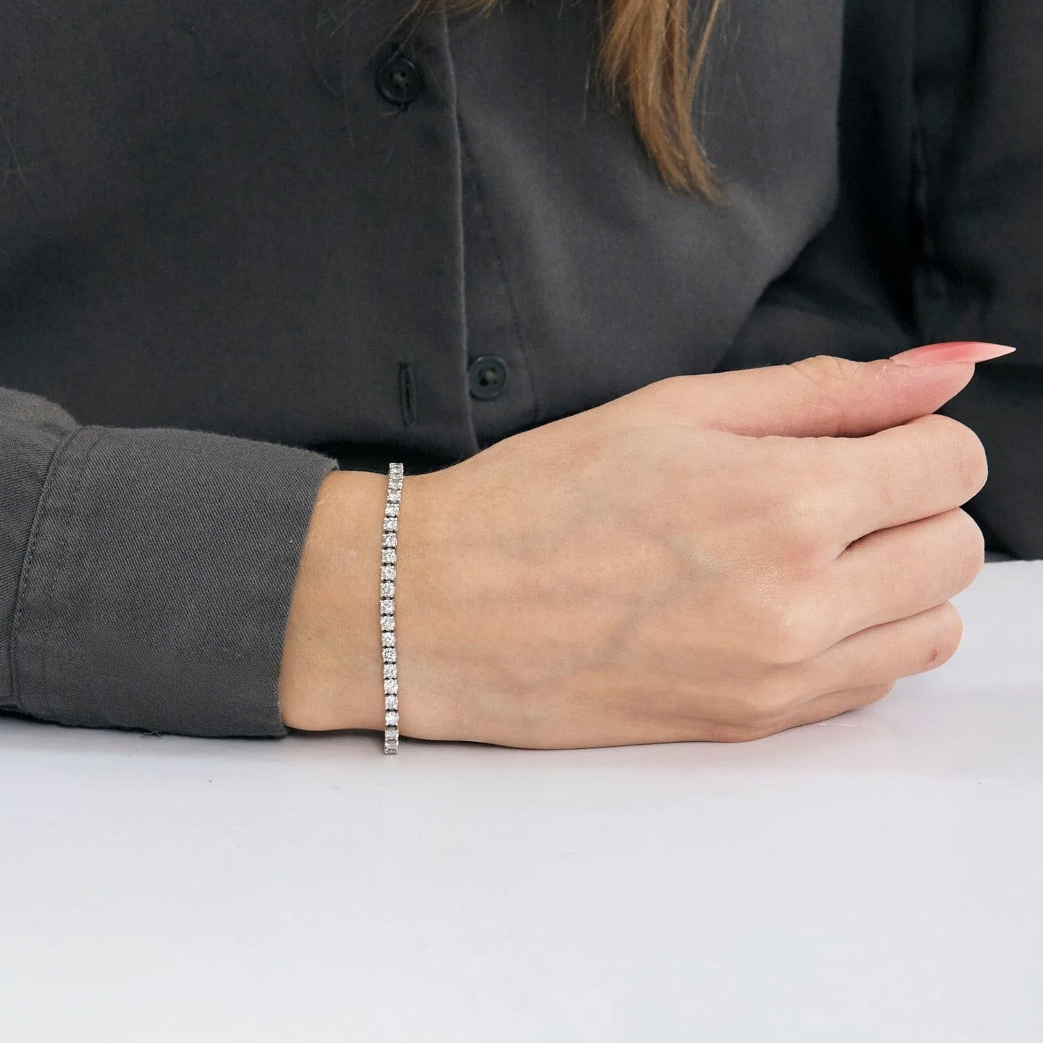 Bracelet tennis en or blanc et diamants sold by 58 Facettes product image thumbnail 2