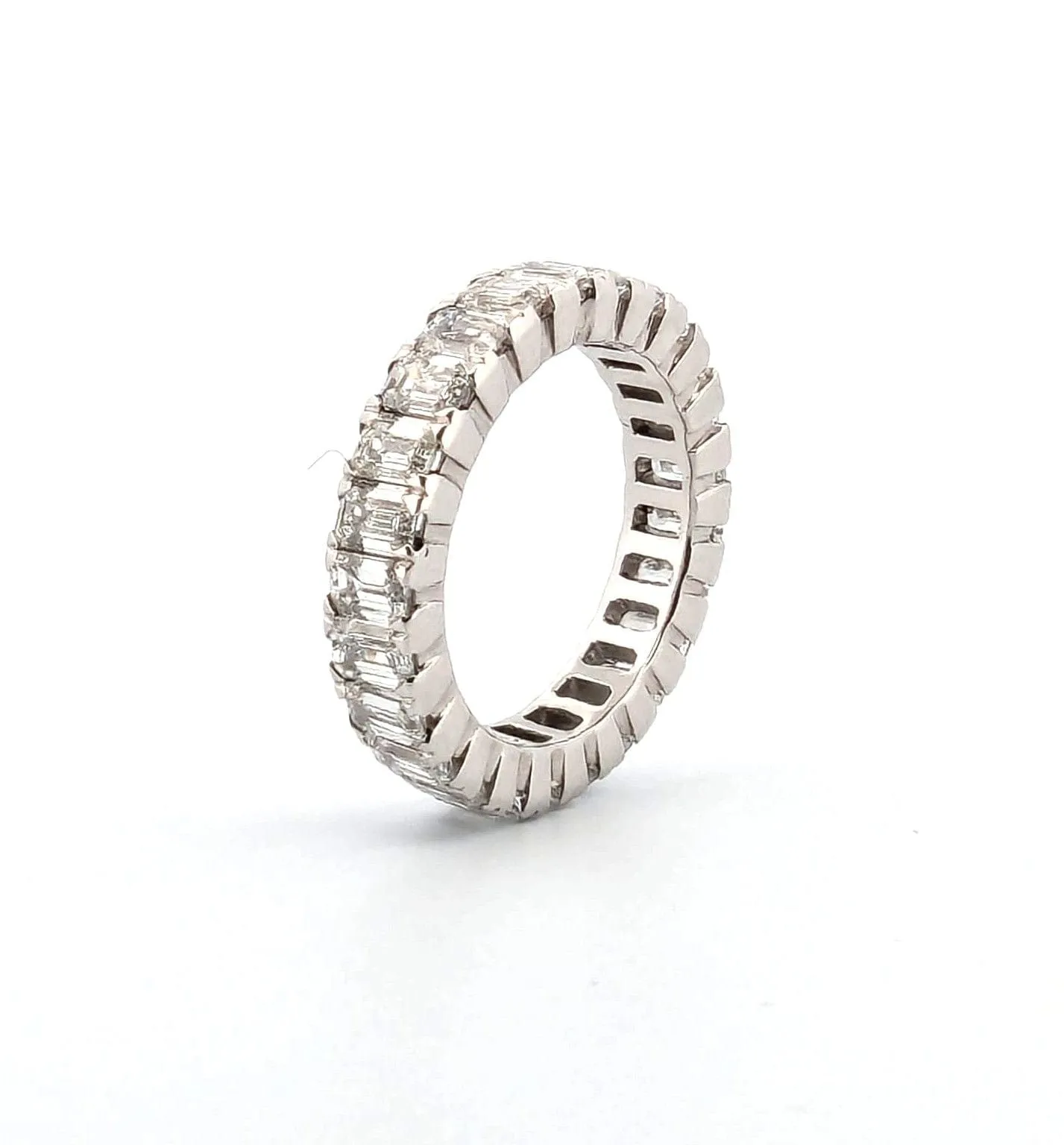 Bague exclusive en or blanc avec diamants taille baguette sold by 58 Facettes product image thumbnail 4