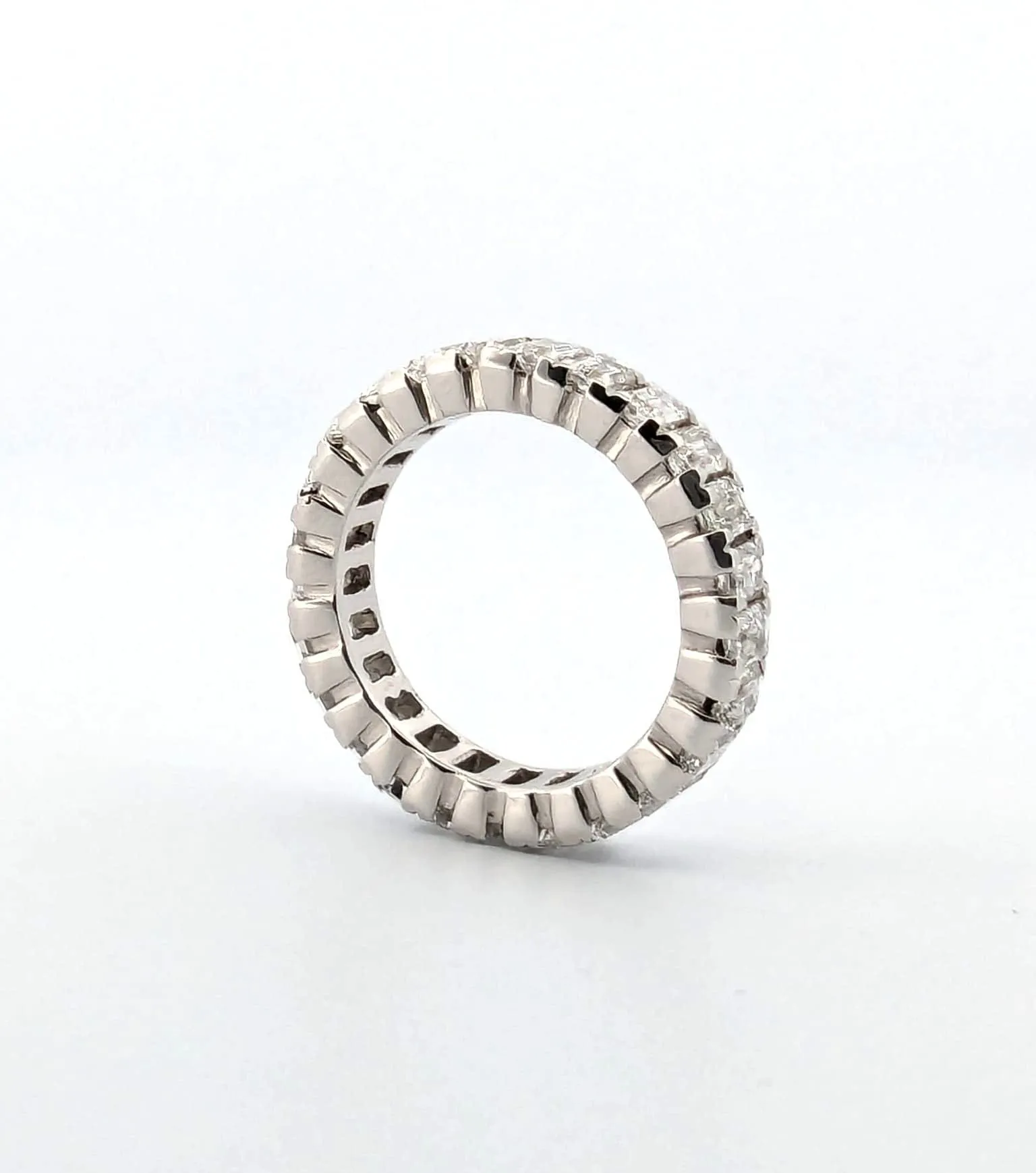 Bague exclusive en or blanc avec diamants taille baguette sold by 58 Facettes product image thumbnail 2