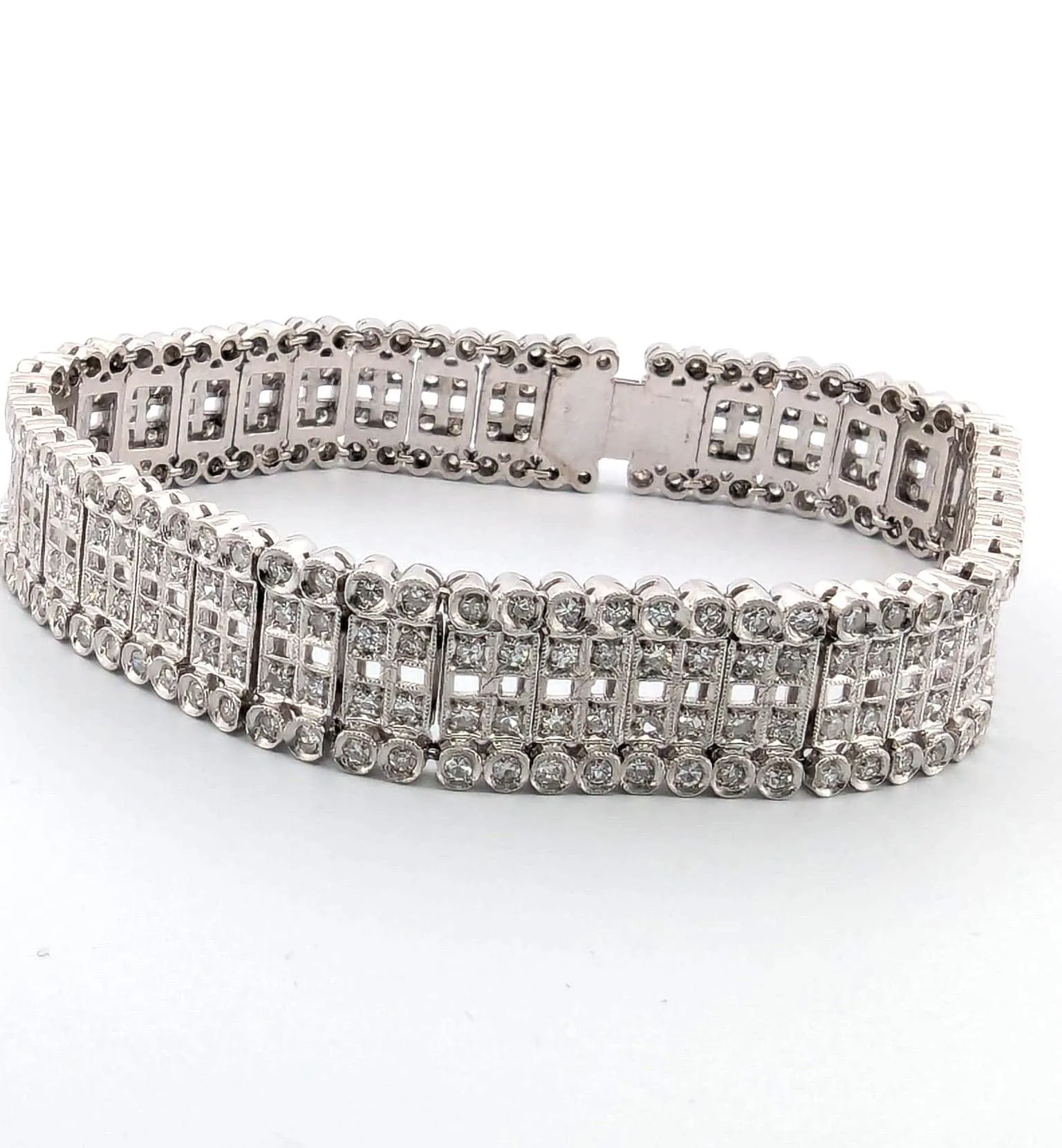 Bracelet en or blanc avec diamants sold by 58 Facettes product image thumbnail 3
