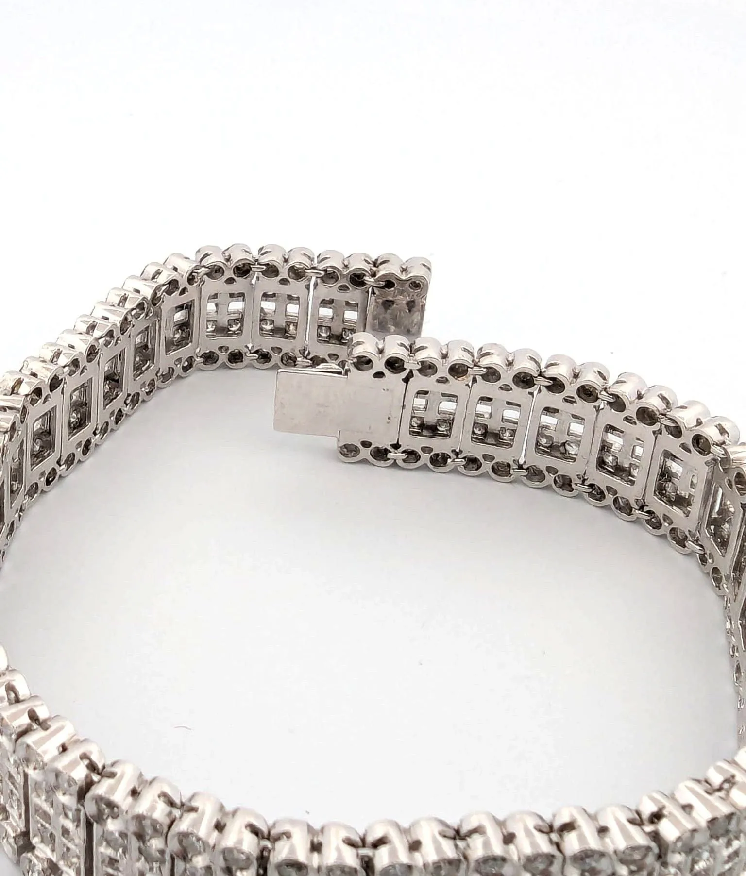 Bracelet en or blanc avec diamants sold by 58 Facettes product image thumbnail 5