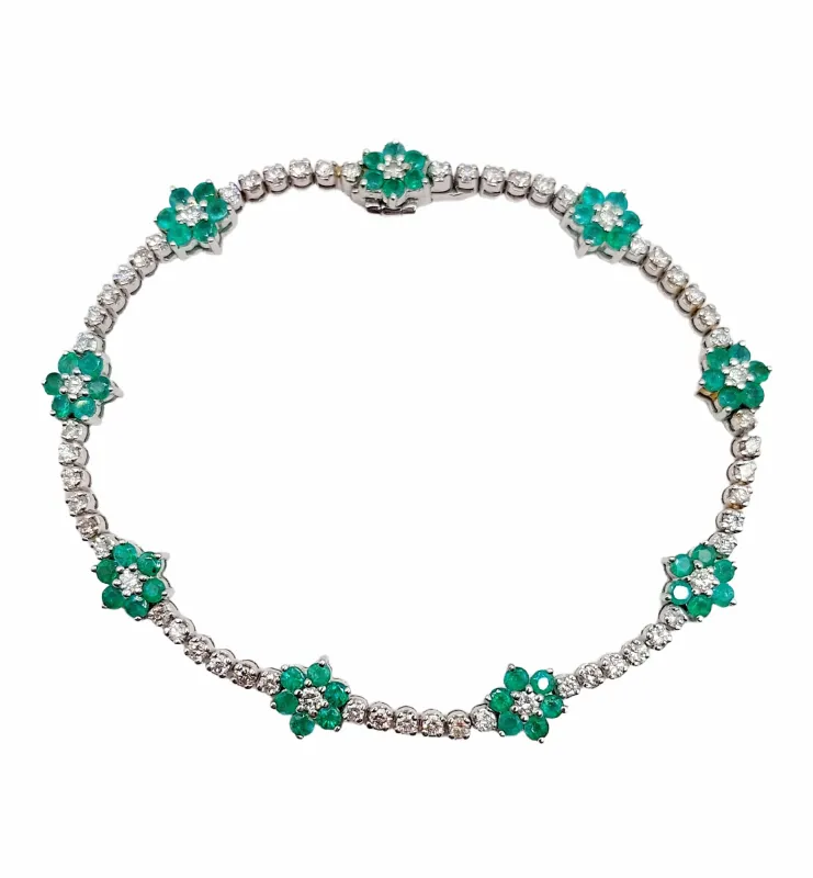 Bracelet style art deco or blanc 18k formant des marguerites ornées de diamants et d'émeraude sold by 58 Facettes