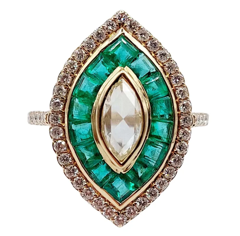Bague marquise style art deco or jaune ornée de diamants entouré d'émeraude sold by 58 Facettes
