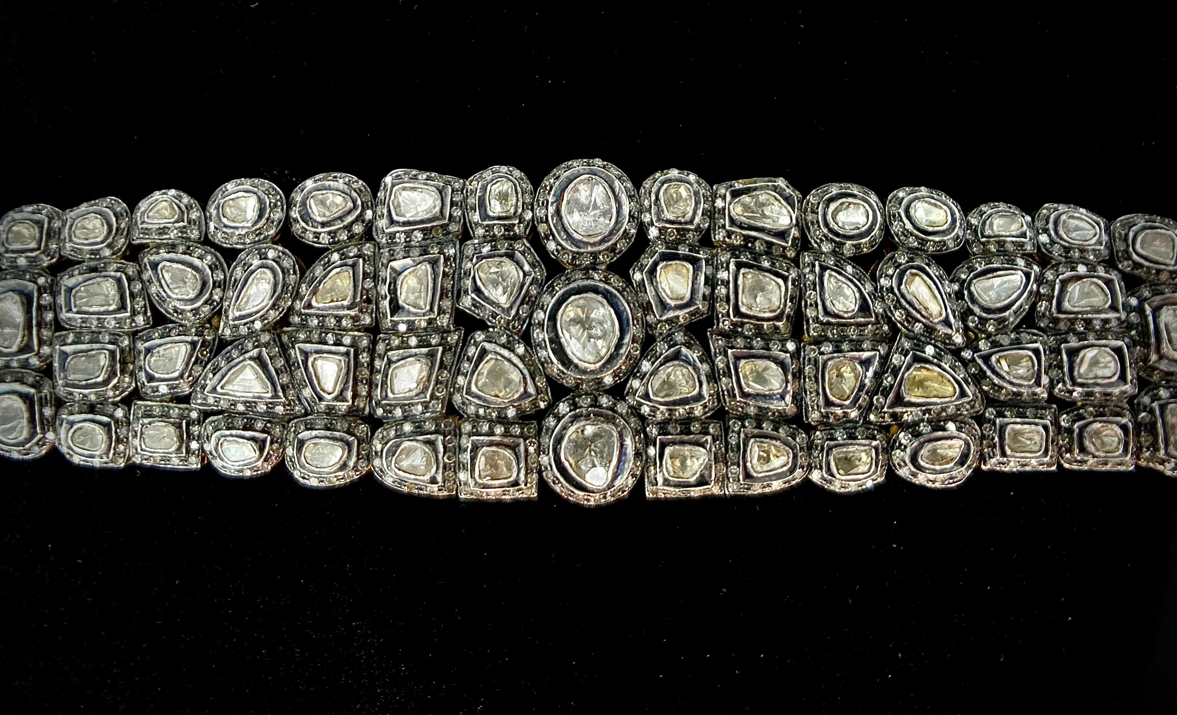 Rare Bracelet manchette époque XVIIIème Or & Argent, Diamants 35 carats sold by 58 Facettes product image thumbnail 4