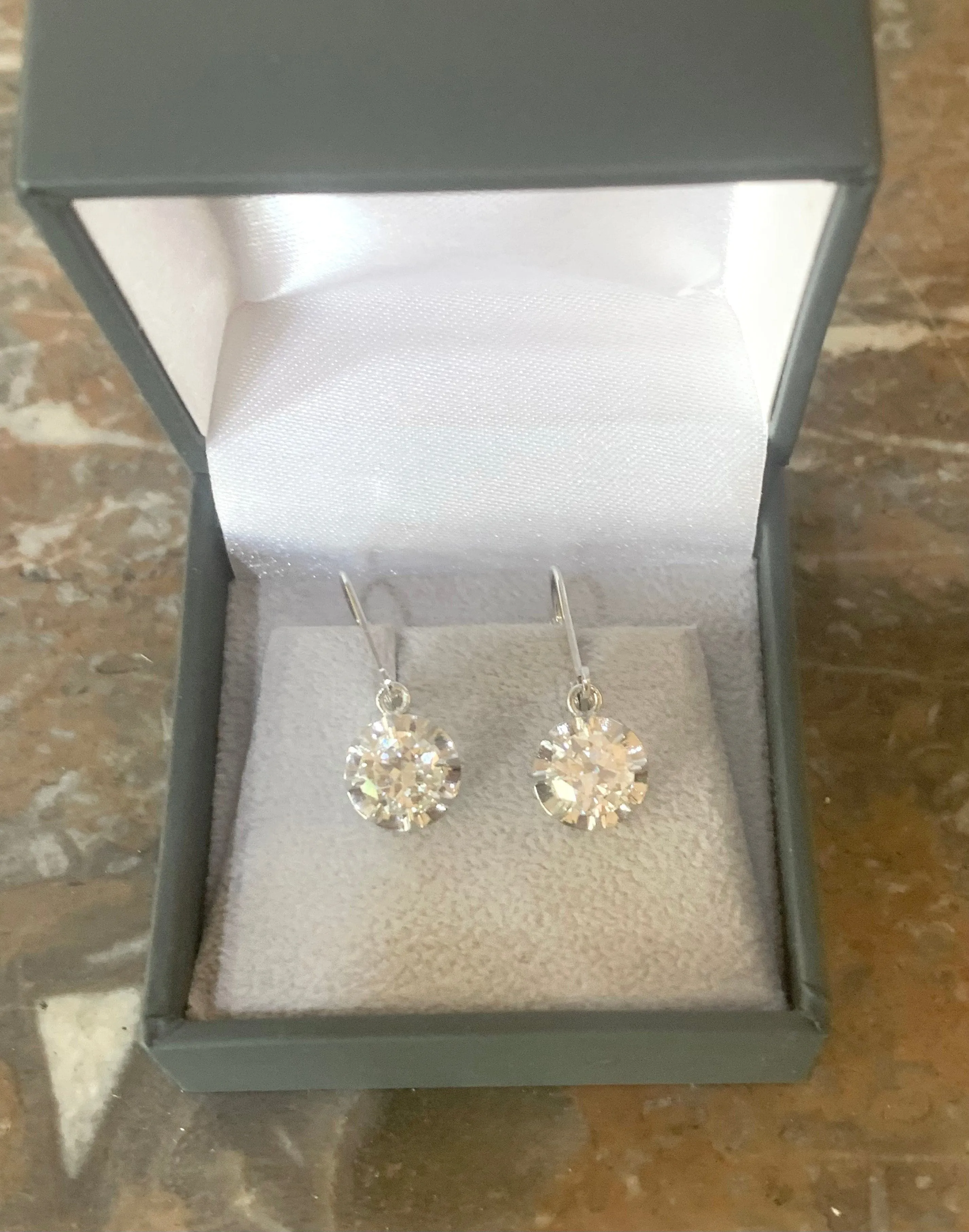 Boucles d'Oreilles Dormeuses Diamants 1.70 Carats Platine Or Gris 18 Carats sold by 58 Facettes product image thumbnail 4