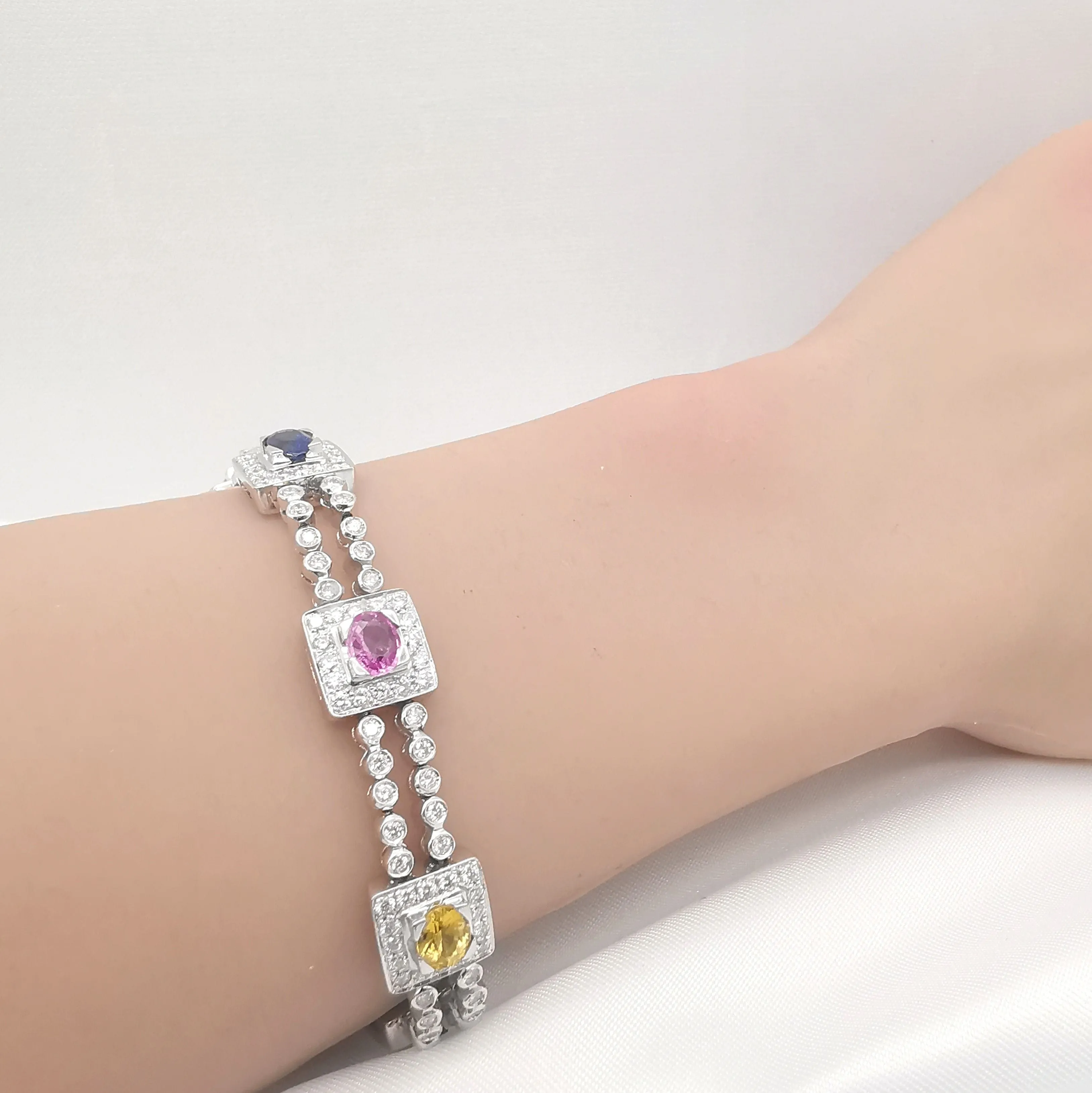 Bracelet or blanc saphirs diamants certifié HRD Anvers sold by 58 Facettes product image thumbnail 2