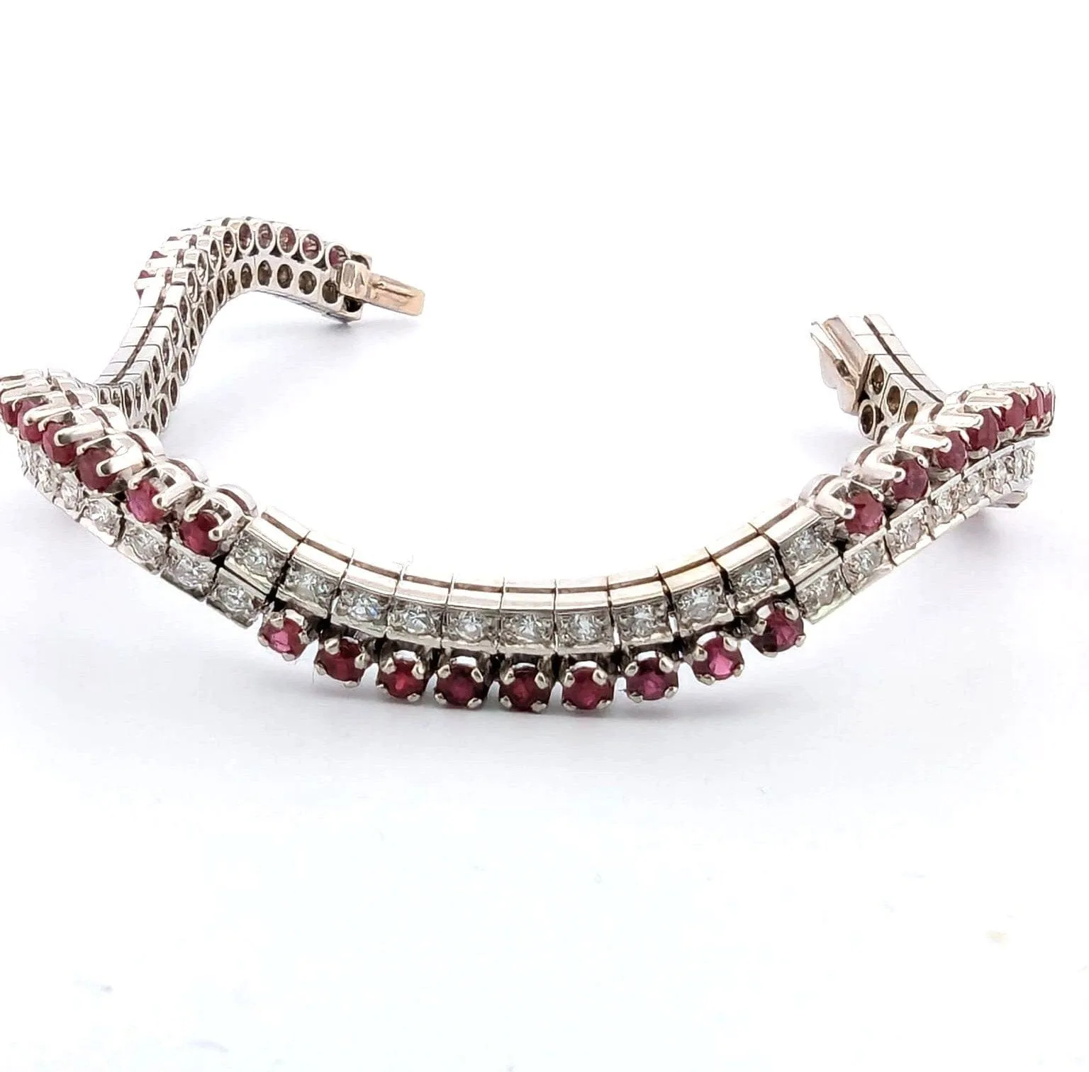 Bracelet en or blanc avec diamants et rubis sold by 58 Facettes product image thumbnail 4