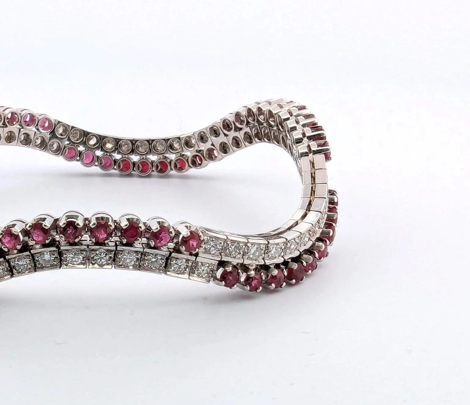 Bracelet en or blanc avec diamants et rubis sold by 58 Facettes product image thumbnail 3