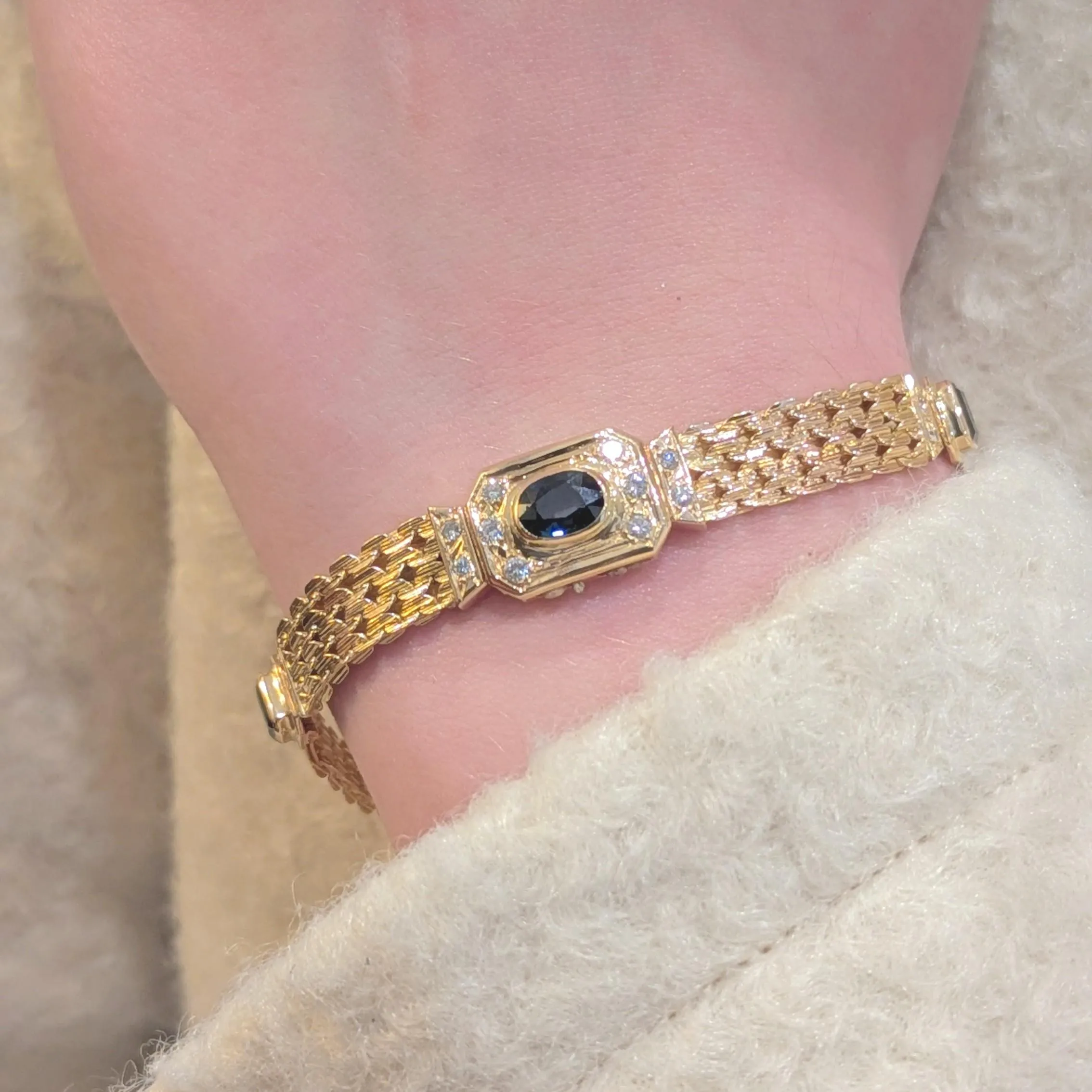 Bracelet Art déco en or jaune diamants et saphirs sold by 58 Facettes product image thumbnail 2