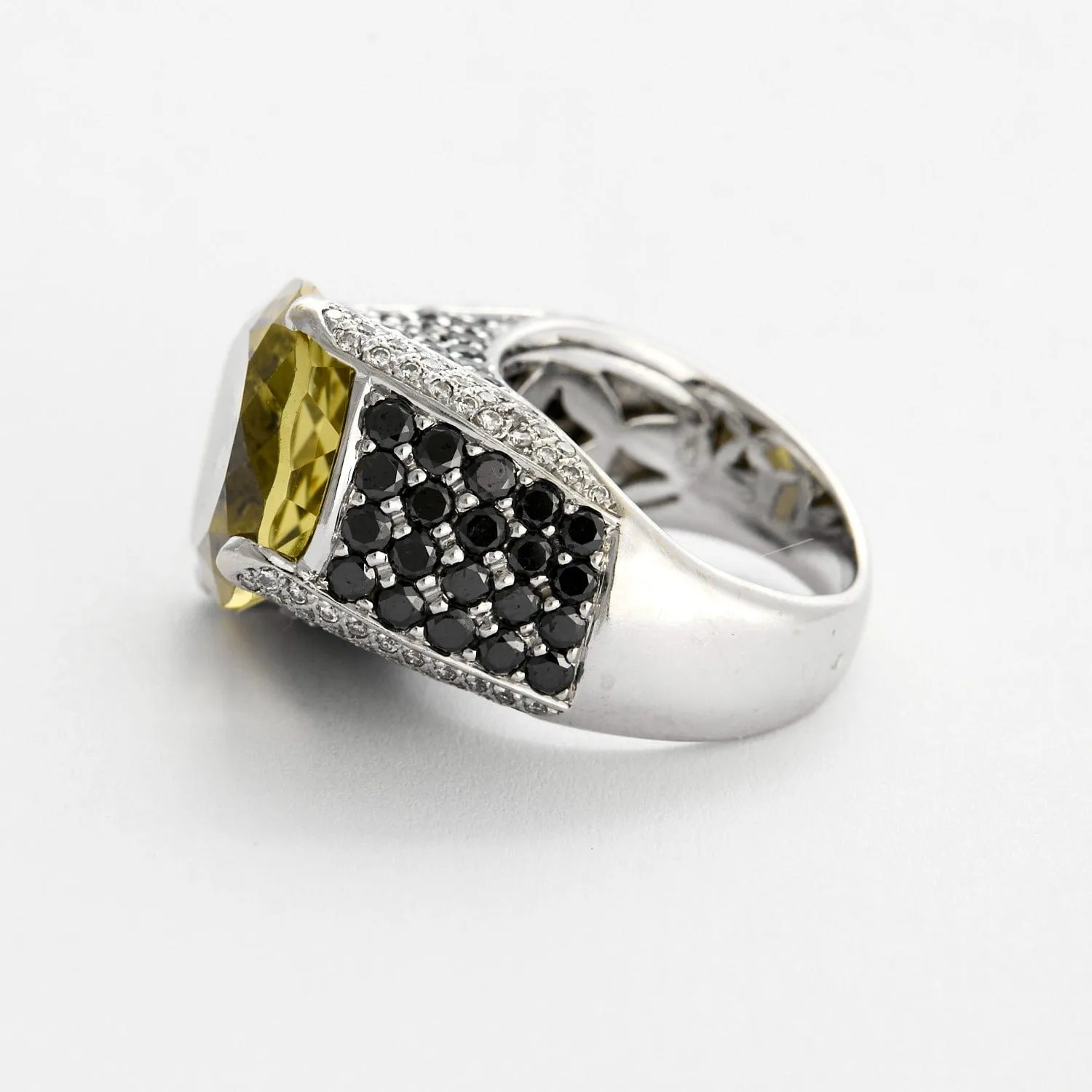 Bague cocktail en or gris avec péridot et diamants sold by 58 Facettes product image thumbnail 4