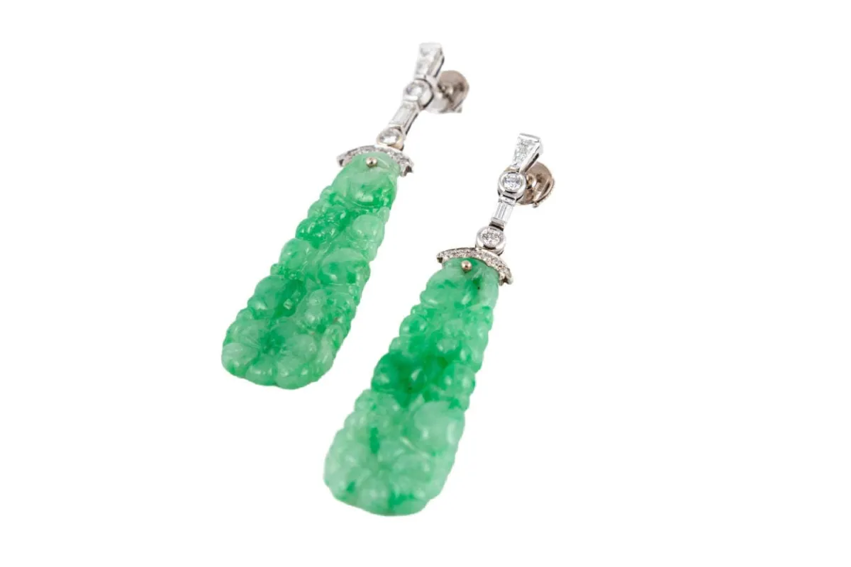 Paire de pendants d’oreilles or gris, plaques de jade gravé made by 58 Facettes