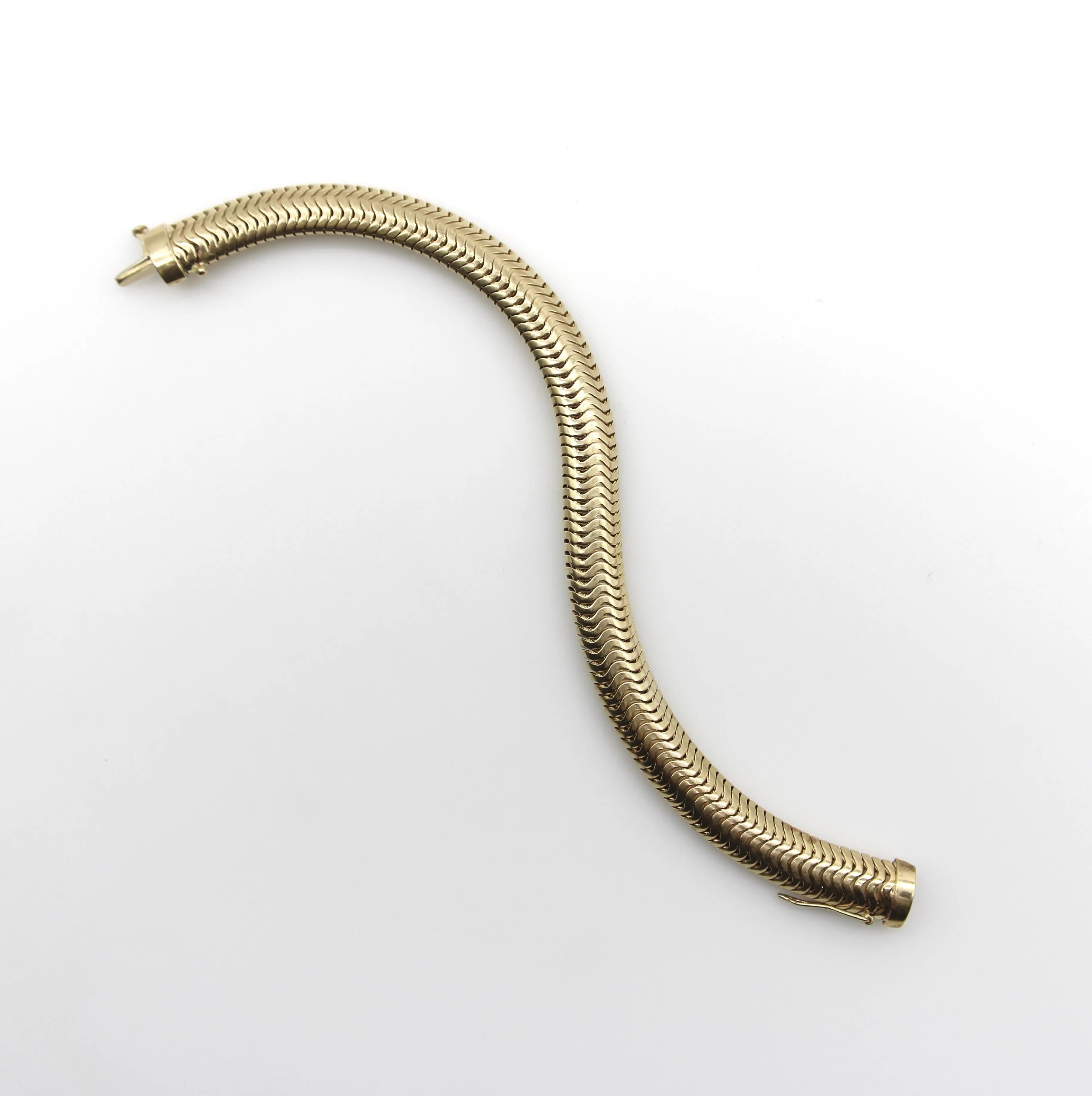 Bracelet à chaîne serpent épaisse en or 14 carats, style milieu de siècle sold by 58 Facettes product image thumbnail 4