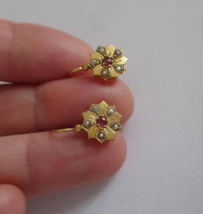 Boucles d’oreilles dormeuses 19e siècle, fleur or rose sold by 58 Facettes product image thumbnail 3