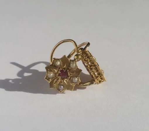 Boucles d’oreilles dormeuses 19e siècle, fleur or rose sold by 58 Facettes product image thumbnail 5