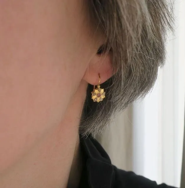 Boucles d’oreilles dormeuses 19e siècle, fleur or rose sold by 58 Facettes product image thumbnail 2
