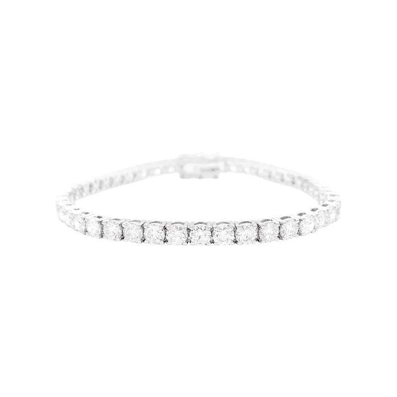 Bracelet ligne or blanc et diamants. sold by 58 Facettes