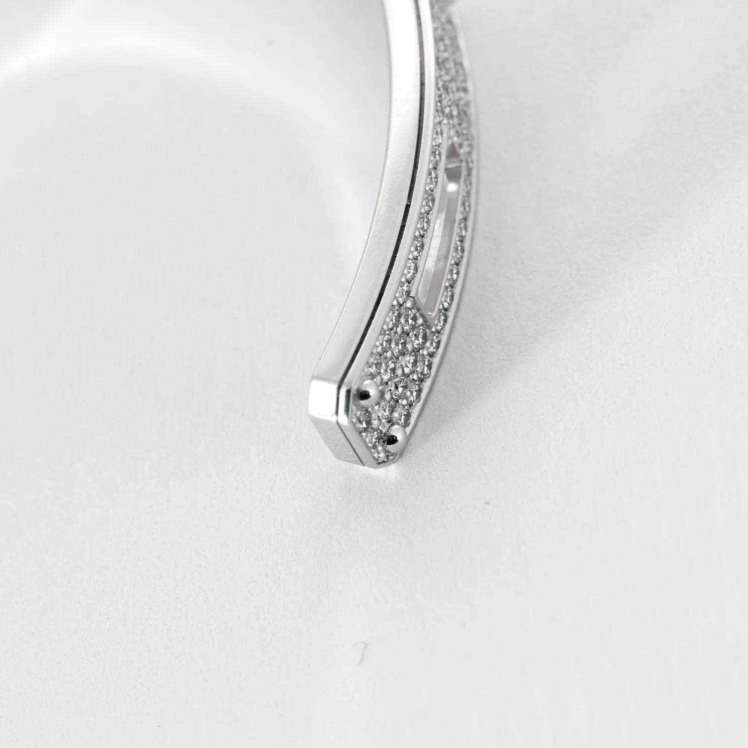 HERMES - Kelly - Petit modèle - Bracelet en or gris et diamants sold by 58 Facettes product image thumbnail 5