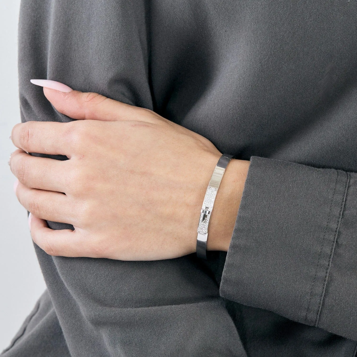 HERMES - Kelly - Petit modèle - Bracelet en or gris et diamants sold by 58 Facettes product image thumbnail 2