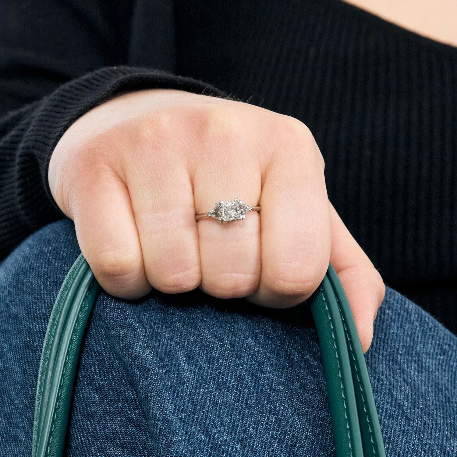 Bague platine et diamants sold by 58 Facettes product image thumbnail 2