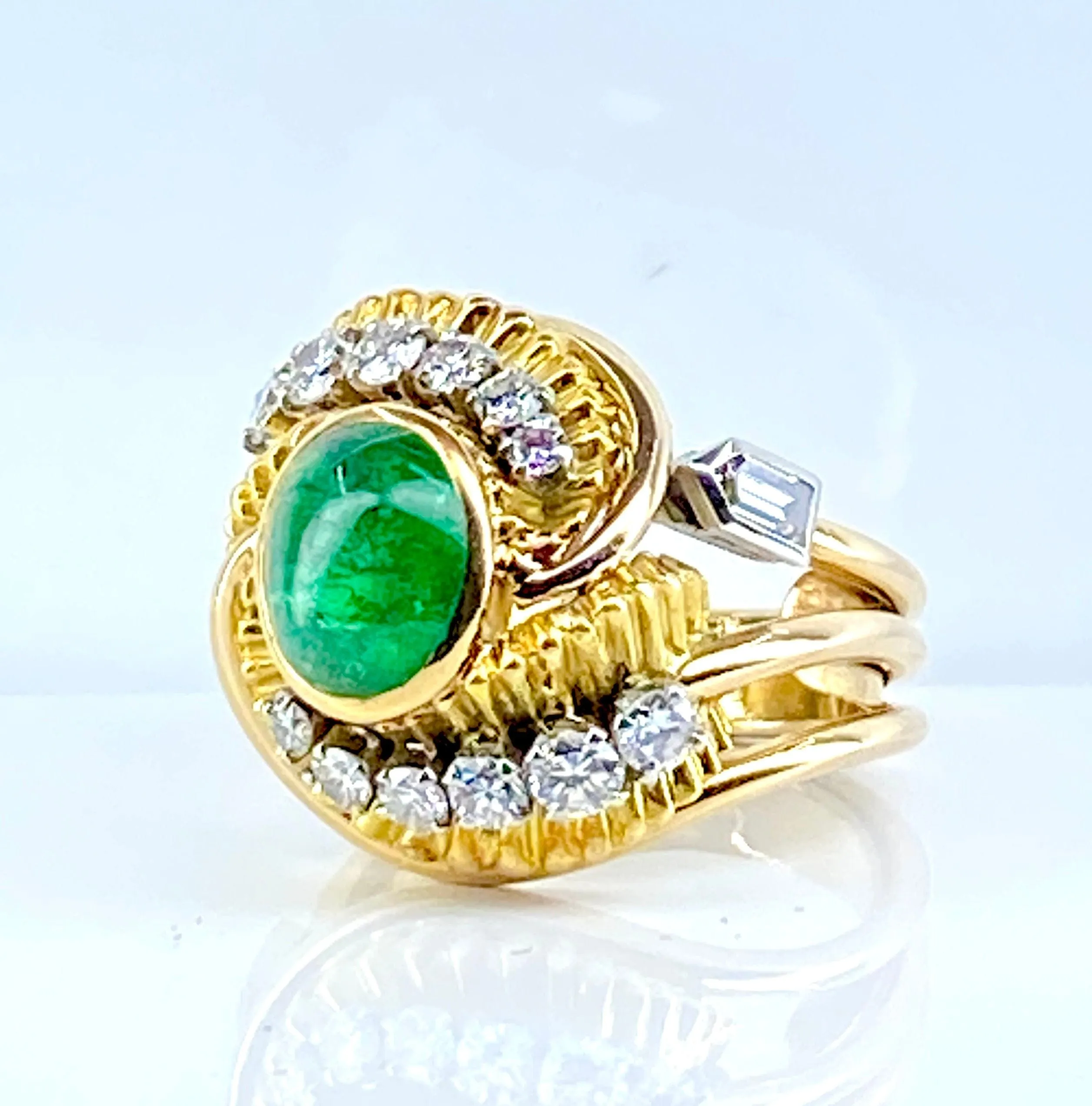 Bague en or jaune et platine, émeraude et diamants sold by 58 Facettes product image thumbnail 3